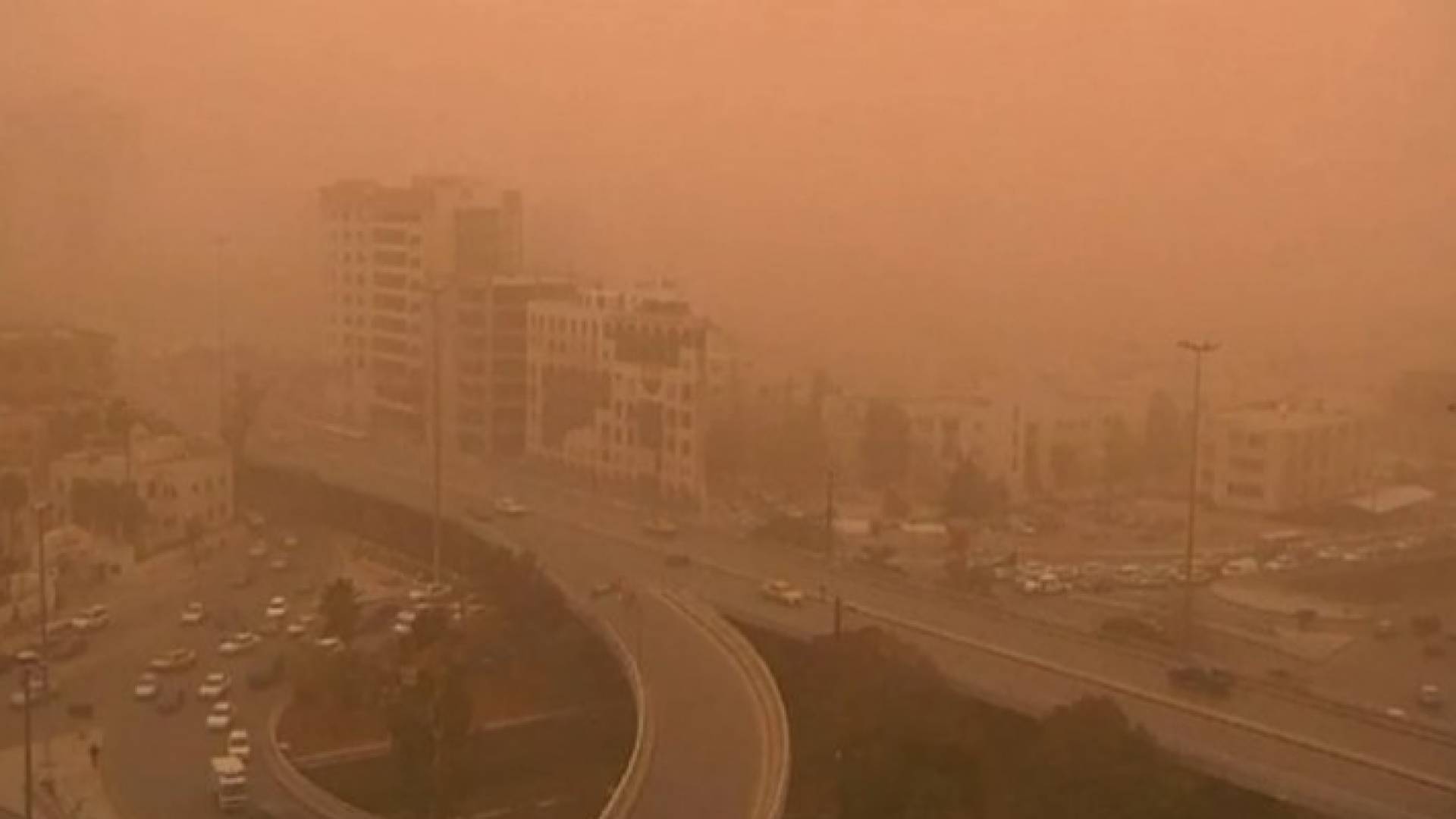 أجواء خماسينية مغبرة في شوارع العاصمة عمّان - أرشيفية