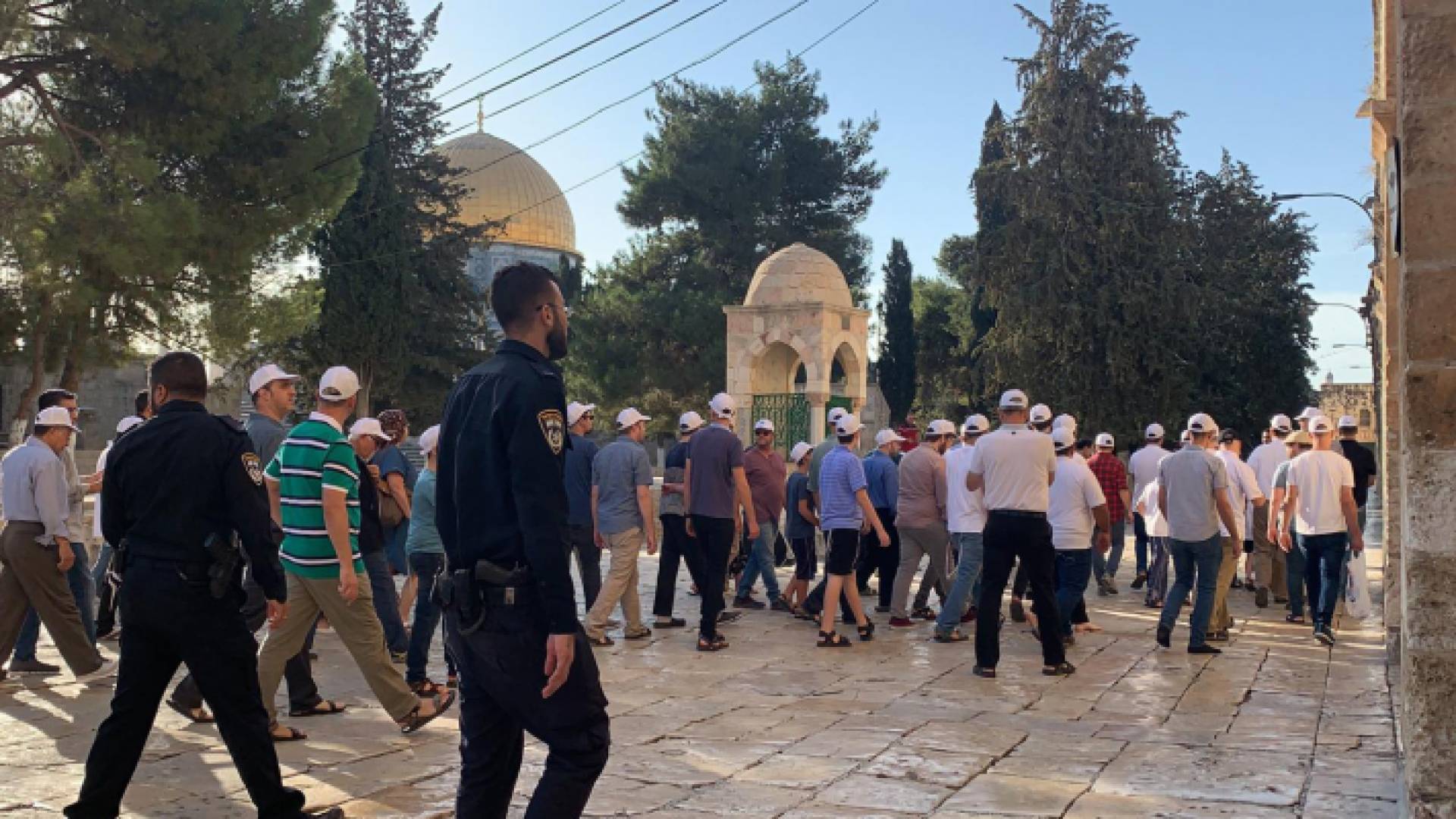 مستوطنون يقتحمون المسجد الأقصى