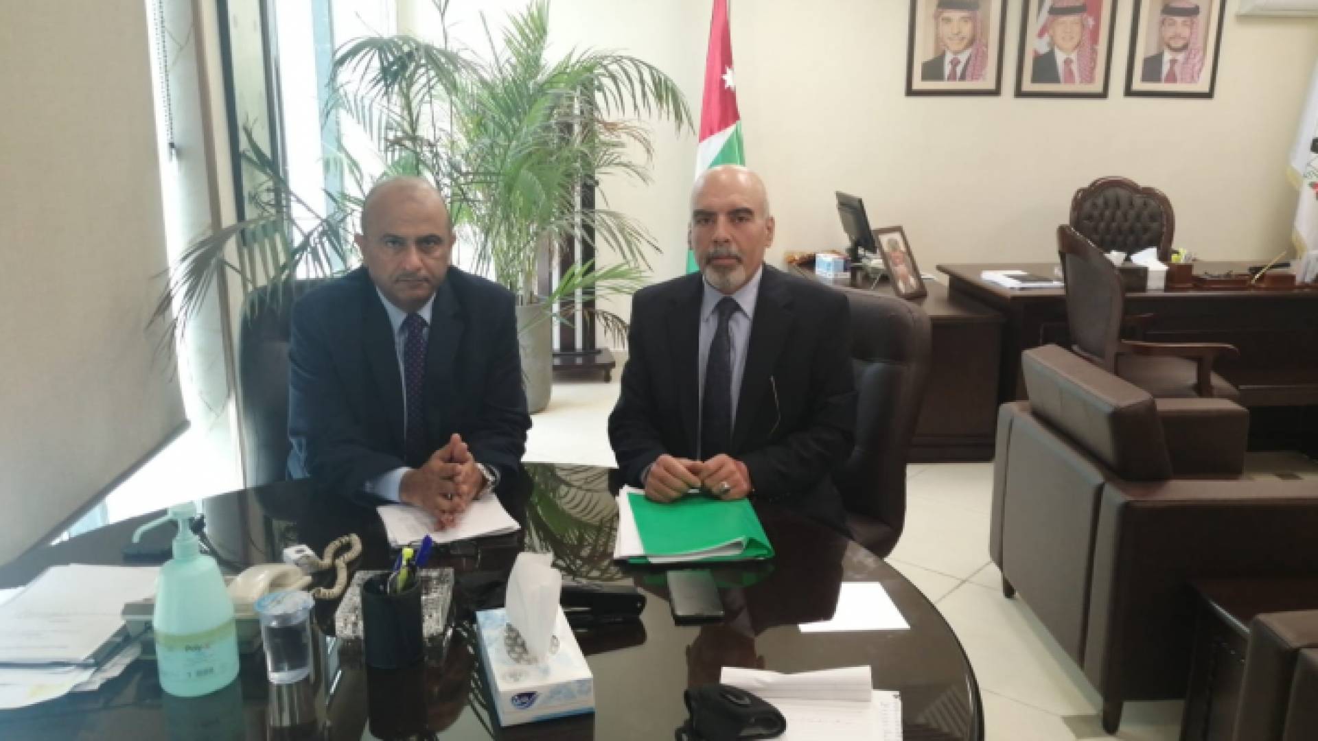 محمد الحياري ومحمد صوافين خلال الاجتماع