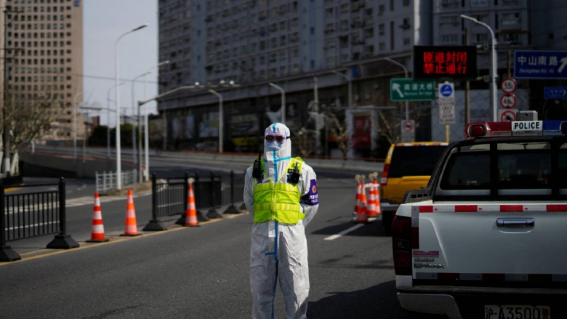 في أحد شوارع شنغهاي