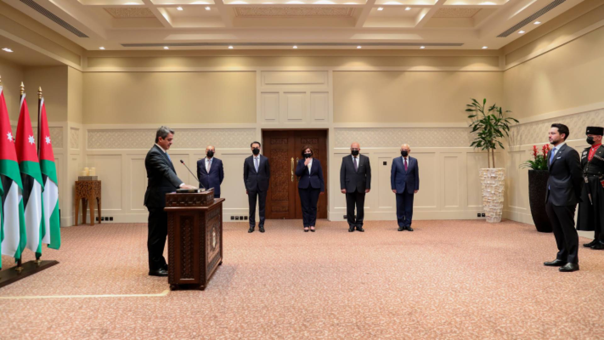 رئيس وأعضاء الهيئة المستقلة للانتخاب يؤدون اليمين القانونية أمام نائب الملك