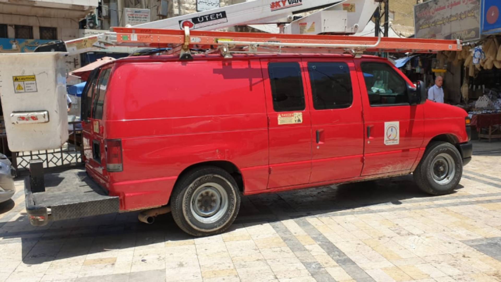 سيارة صيانة الكهرباء