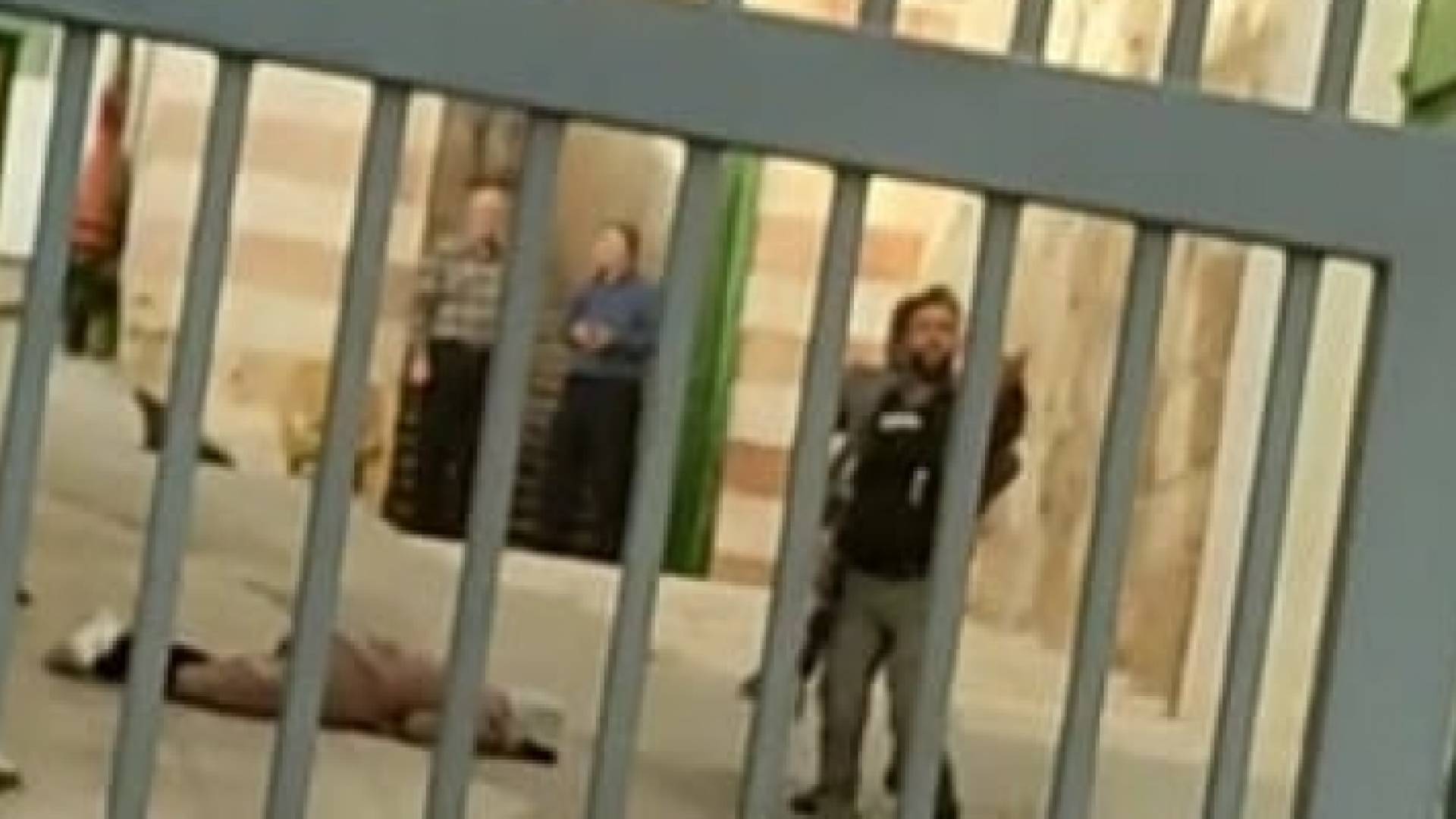 إصابة فلسطينية برصاص الاحتلال بجوار الحرم الإبراهيمي