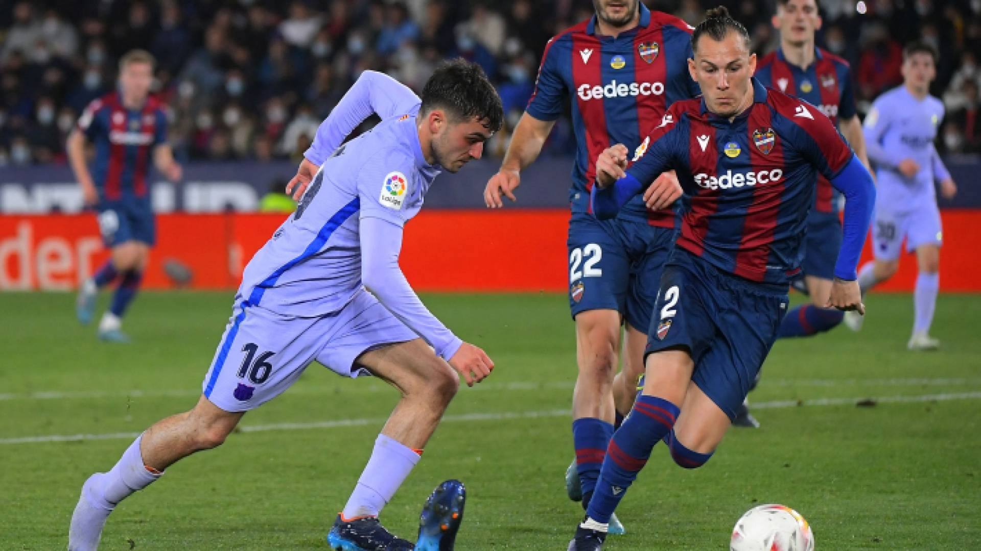 برشلونة يواصل مسيرته بانتصار مثير على ليفانتي