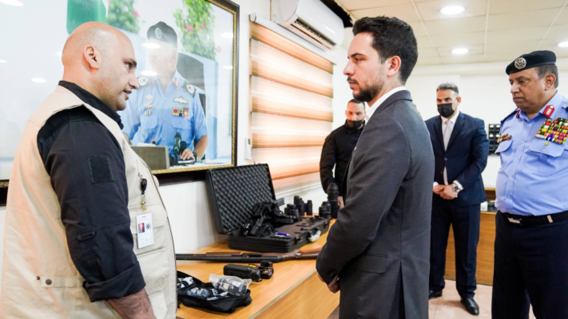 نائب جلالة الملك يزور إدارة البحث الجنائي