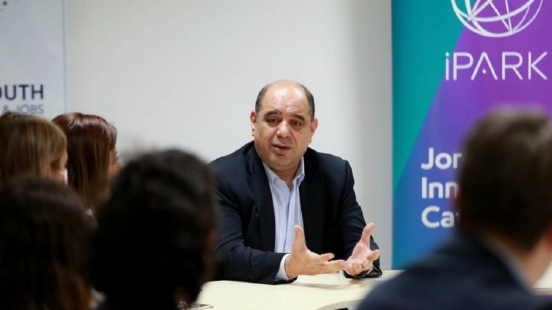 وزير الاقتصاد الرقمي والريادة، أحمد الهناندة