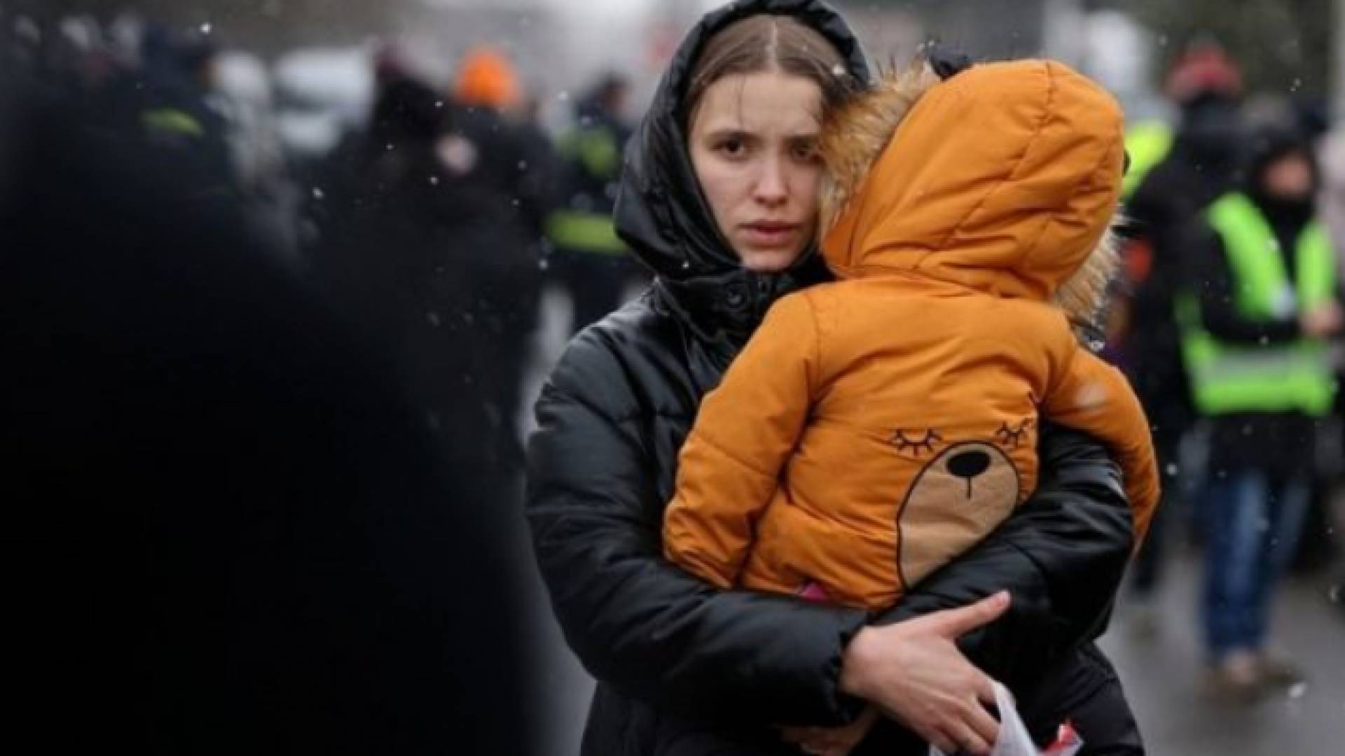 سيدة أوكرانية هاربة من الحرب - أرشيفية