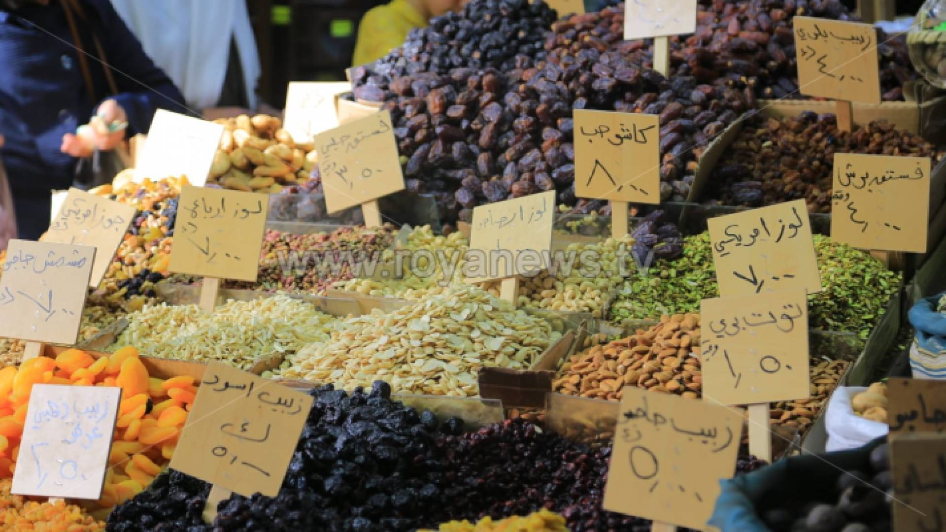 الاسعار معروضة في سوق السكر في وسط عمان