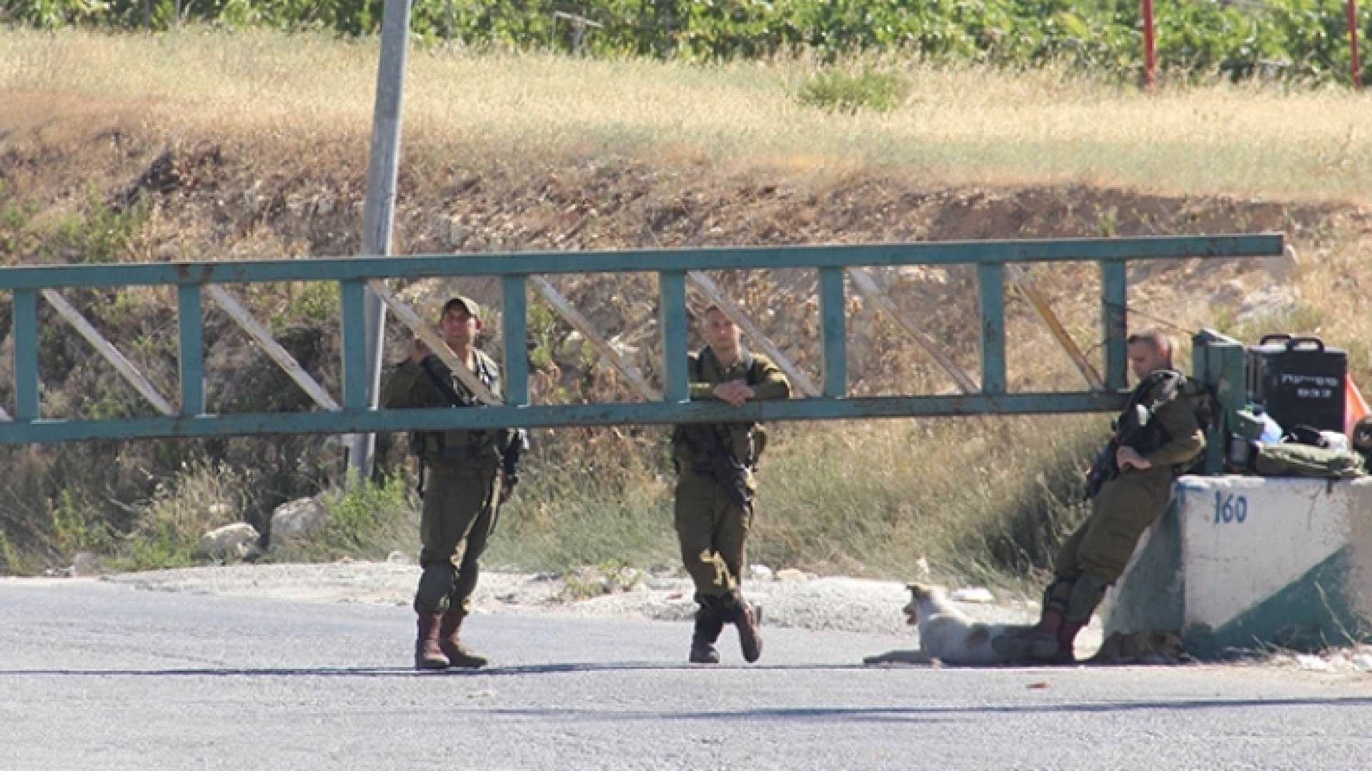 حواجز الاحتلال على مداخل مدينة الخليل جنوب الضفة الغربية - أرشيفية