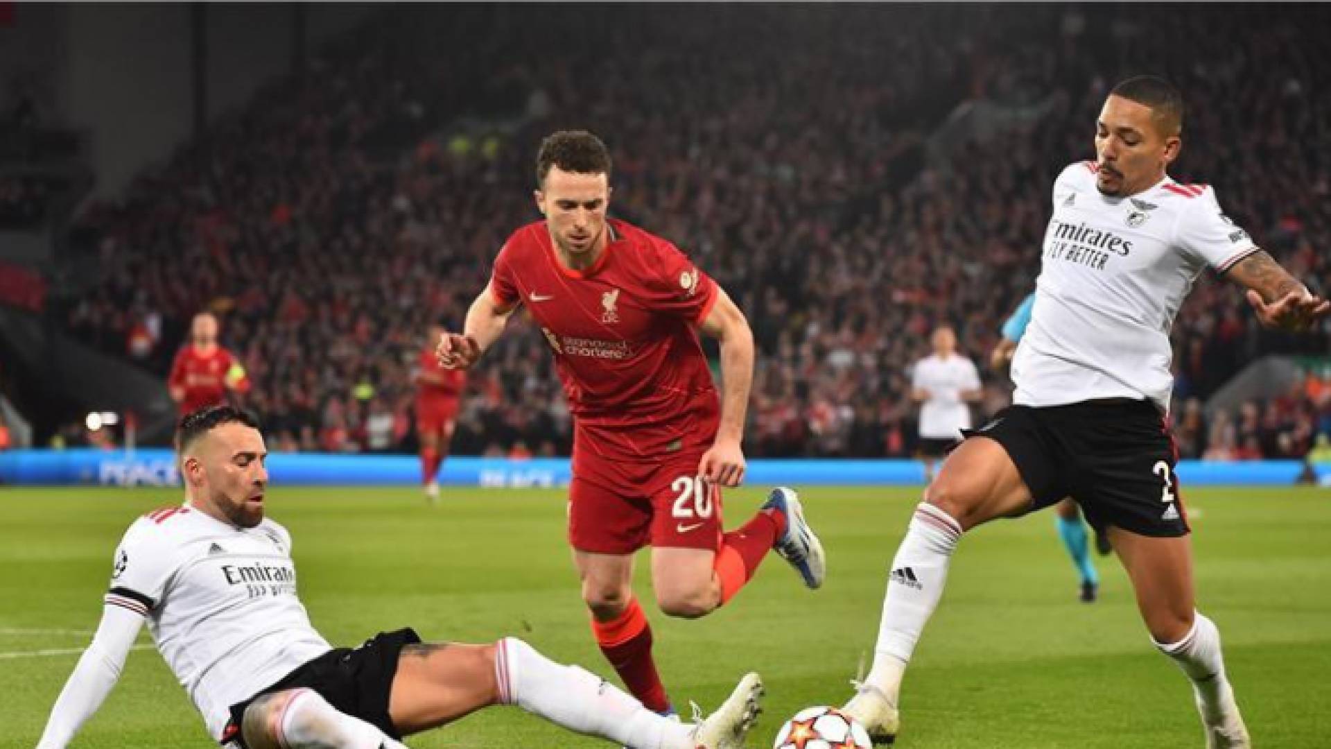 ليفربول يتأهل لنصف نهائي الأبطال بتعادل مثير مع بنفيكا