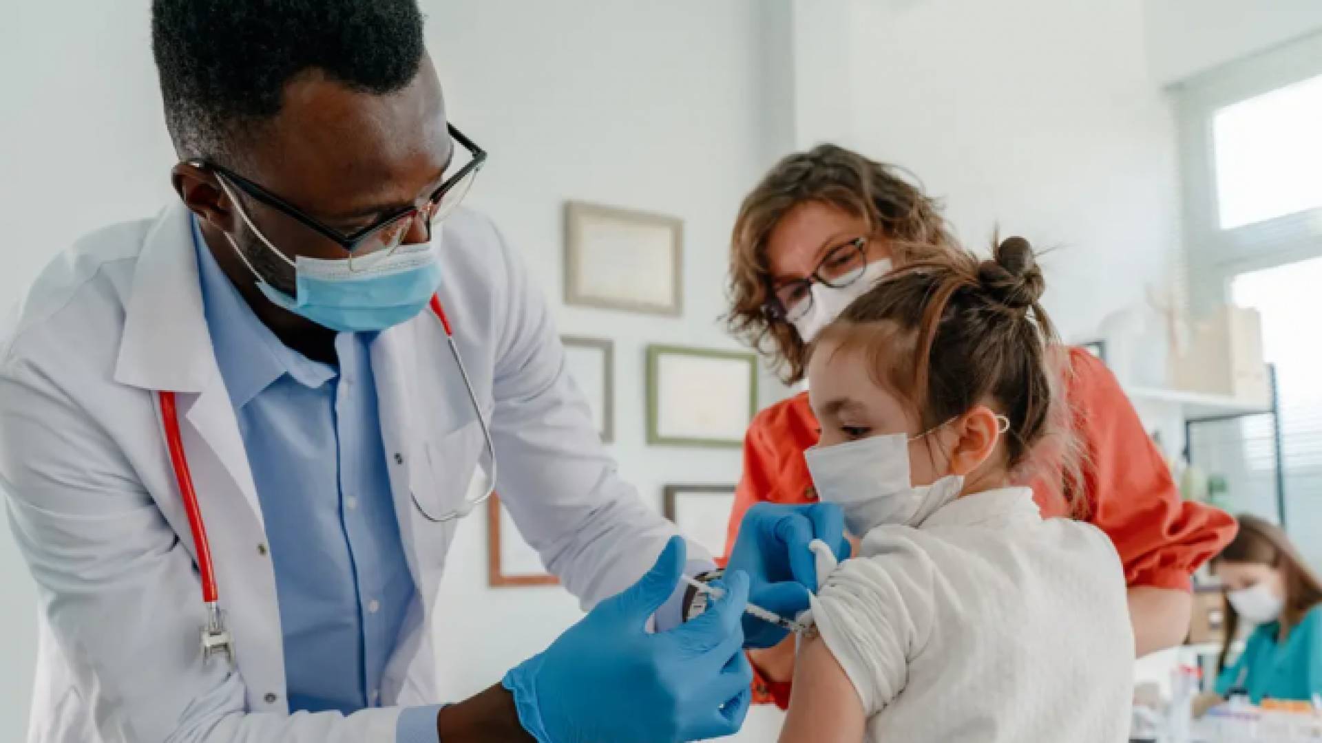 فايزر: الجرعة المعززة تزيد حماية الأطفال من أوميكرون