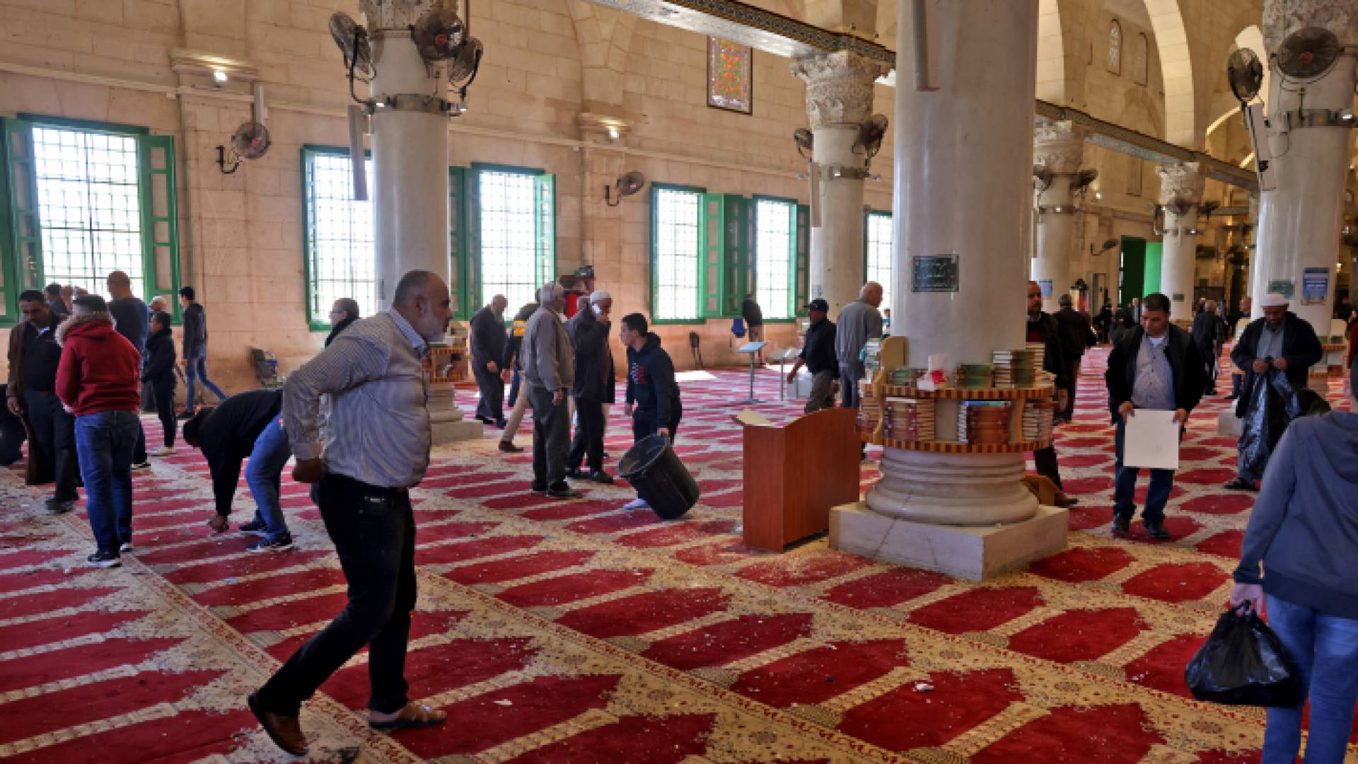صورة من داخل المسجد تظهر حجم الانتهاكات