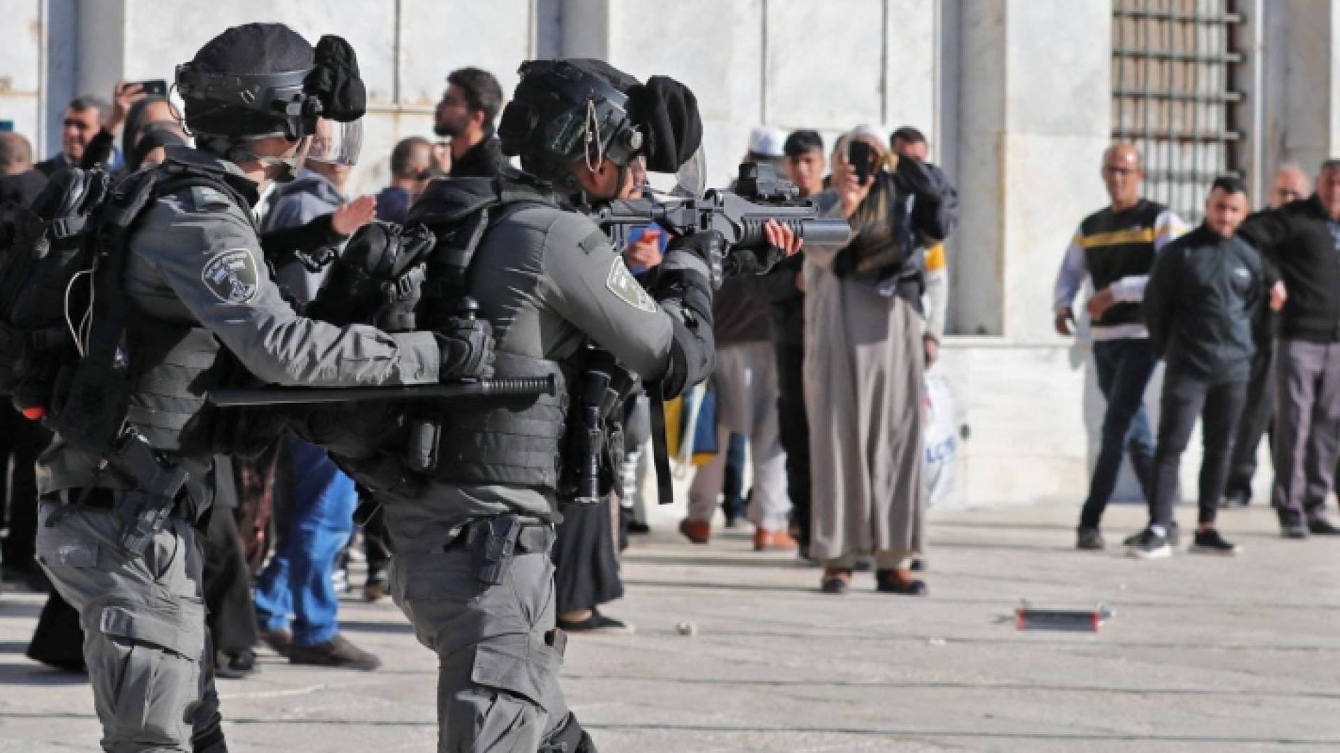 قوات الاحتلال في باحات المسجد الاقصى