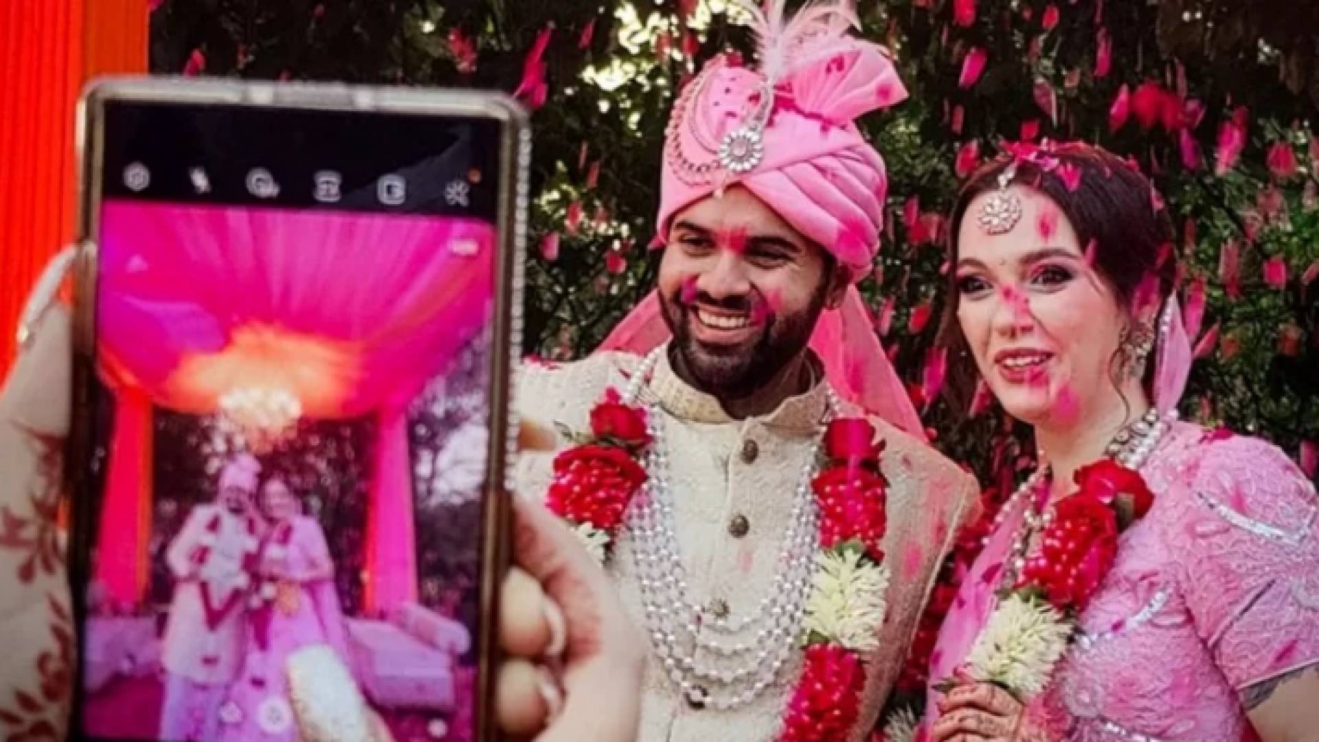 الأوكرانية مع زوجها الهندي