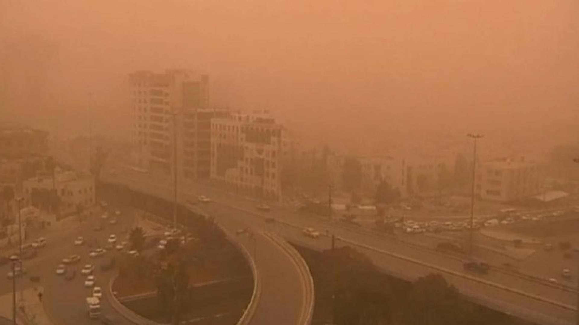 أجواء خماسينية مغبرة في شوارع العاصمة عمّان - أرشيفية