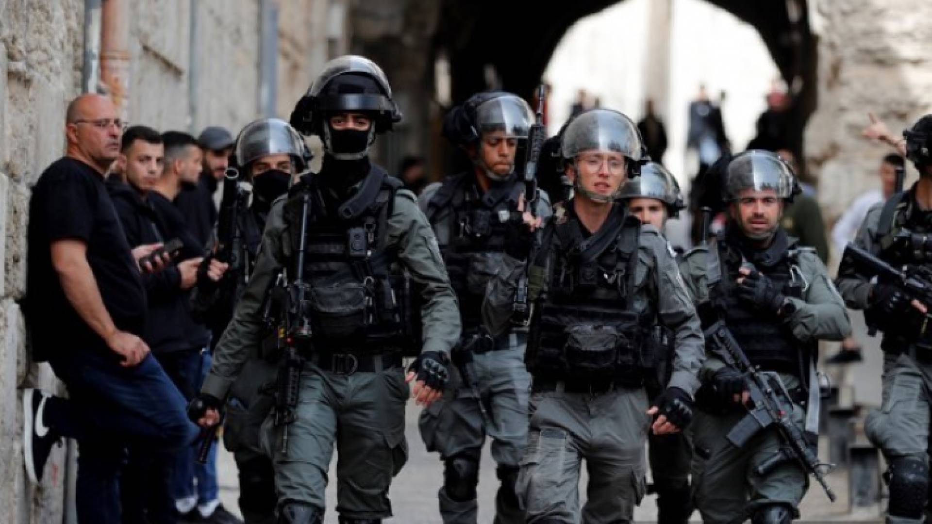 عناصر من قوات الاحتلال في باحات المسجد الأقصى