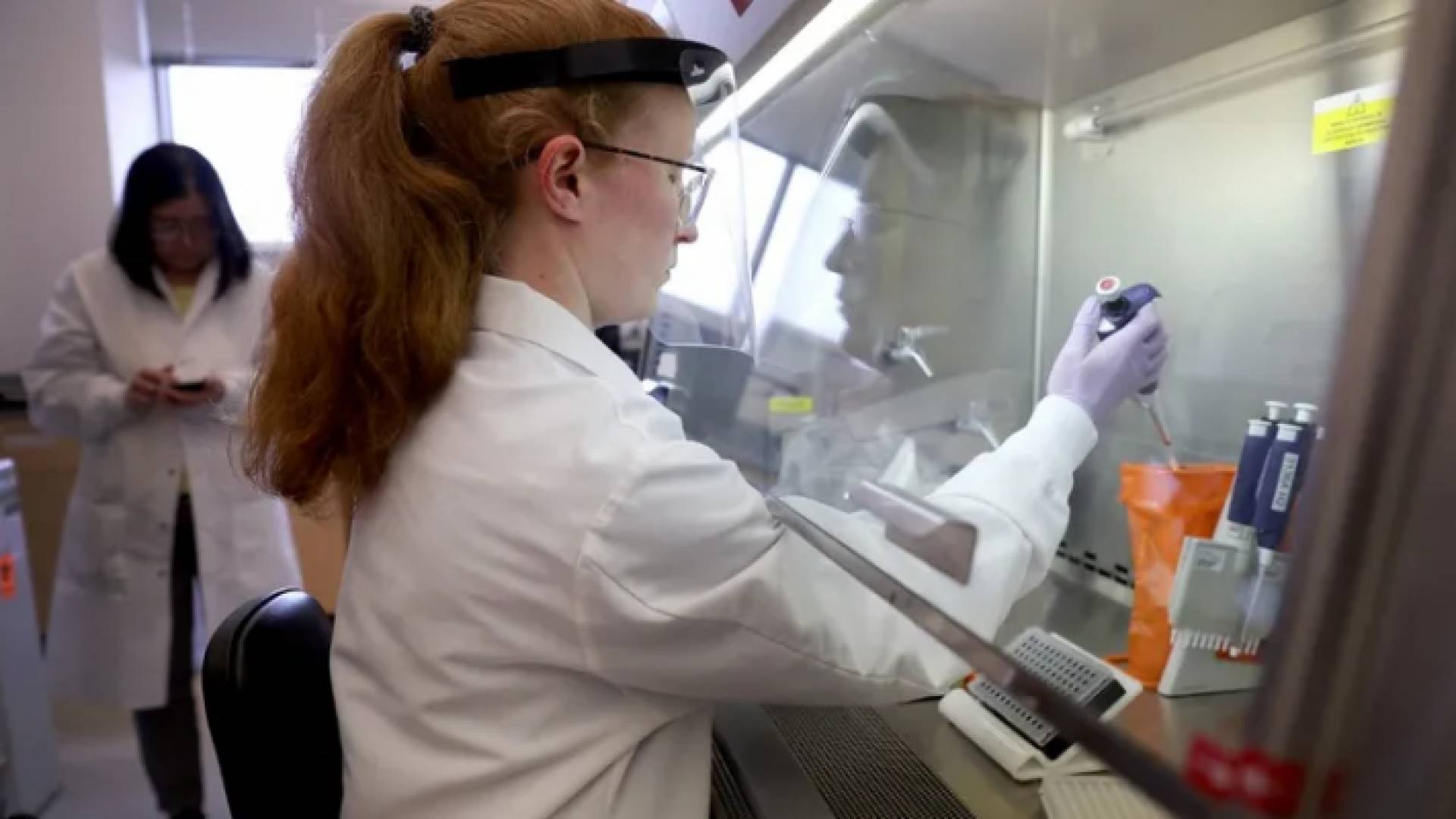 مختبر طبي لإجراء فحوص خاصة بإنفلونزا الطيور