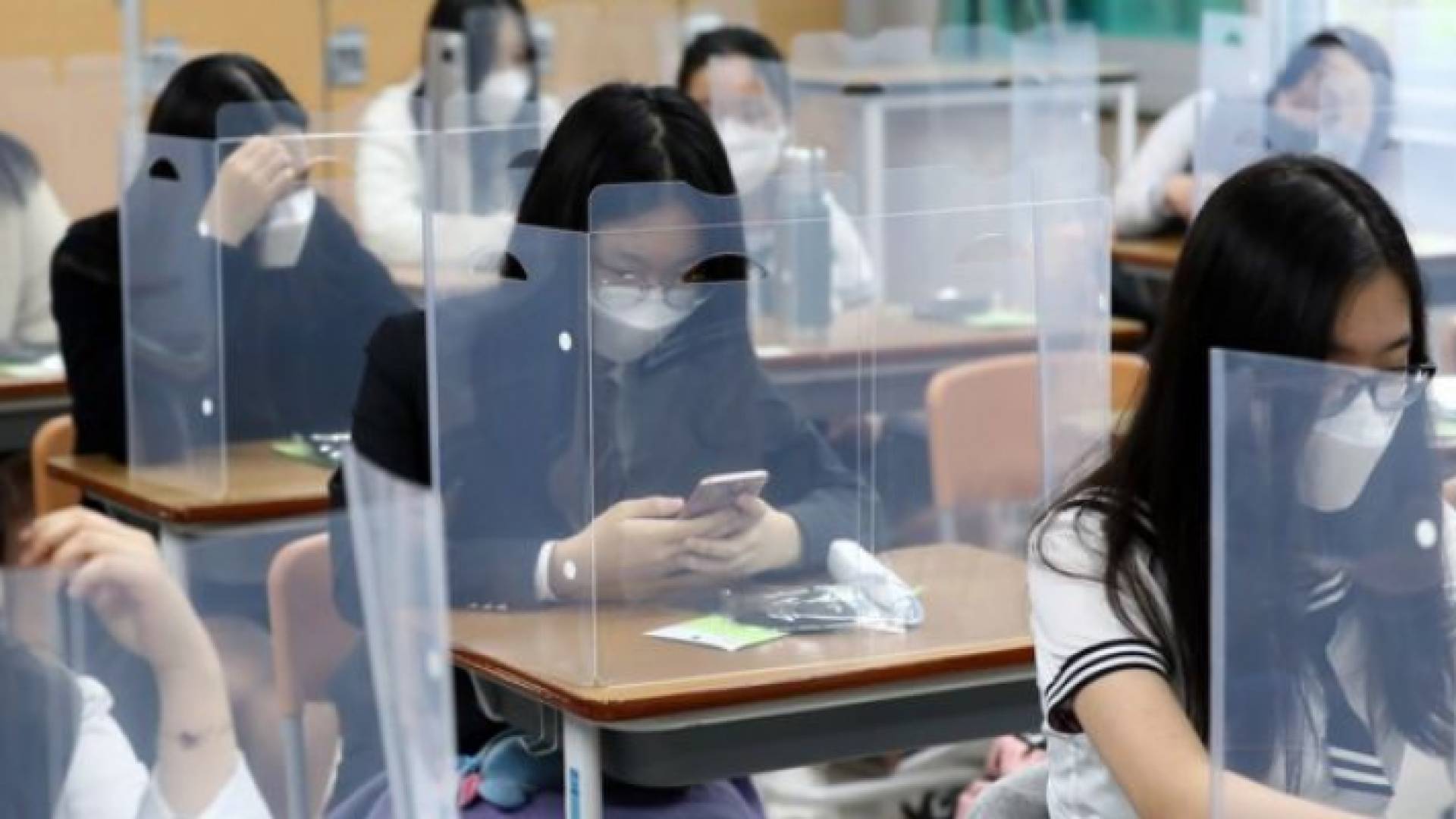 رفع قيود التباعد الاجتماعي في كوريا الجنوبية