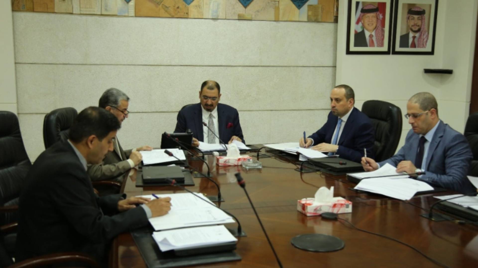 الفريق المكلف بمراجعة الاستيضاحات الموثقة لدى ديوان المحاسبة