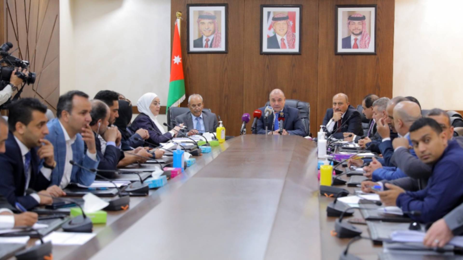 خلال الاجتماع