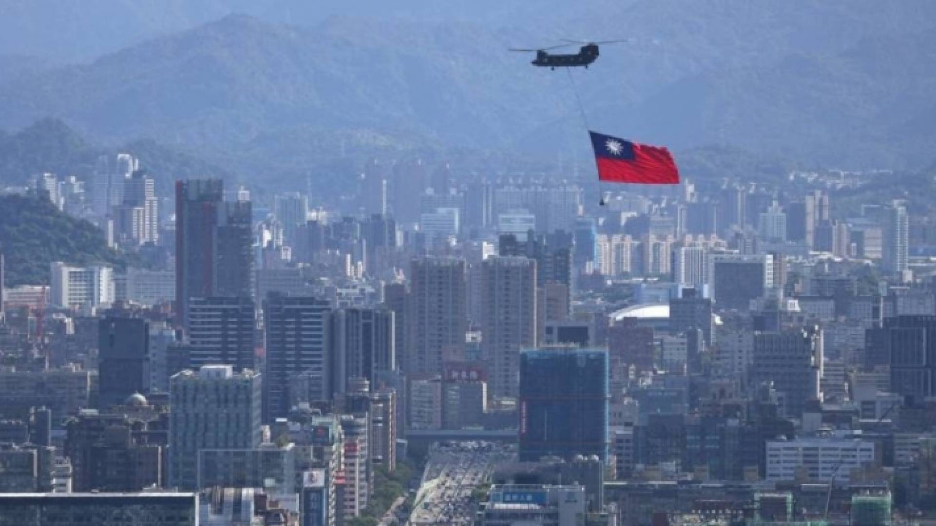 بالخطأ.. قناة تايوانية تعتذر بعد إعلانها عن غزو صيني