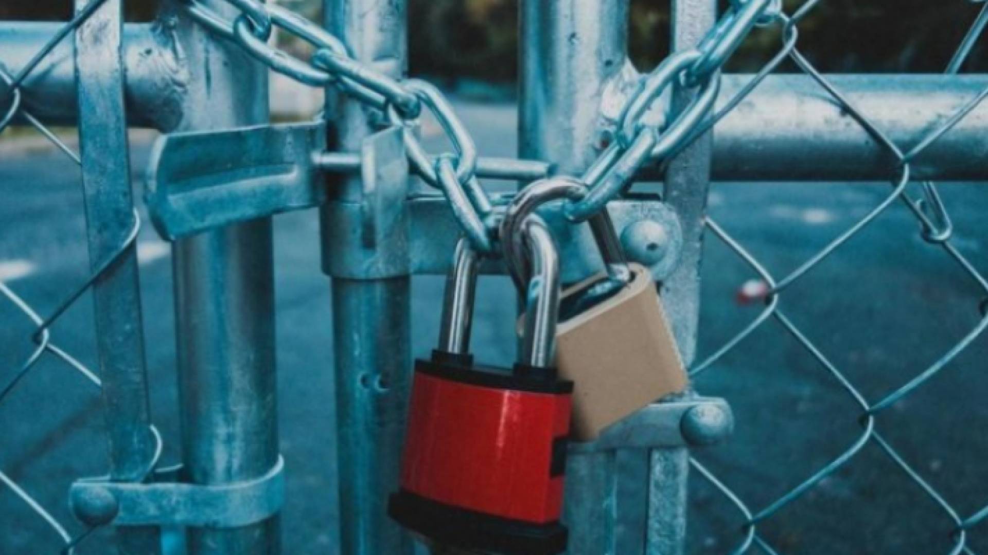 إغلاق منشآت مخالفة