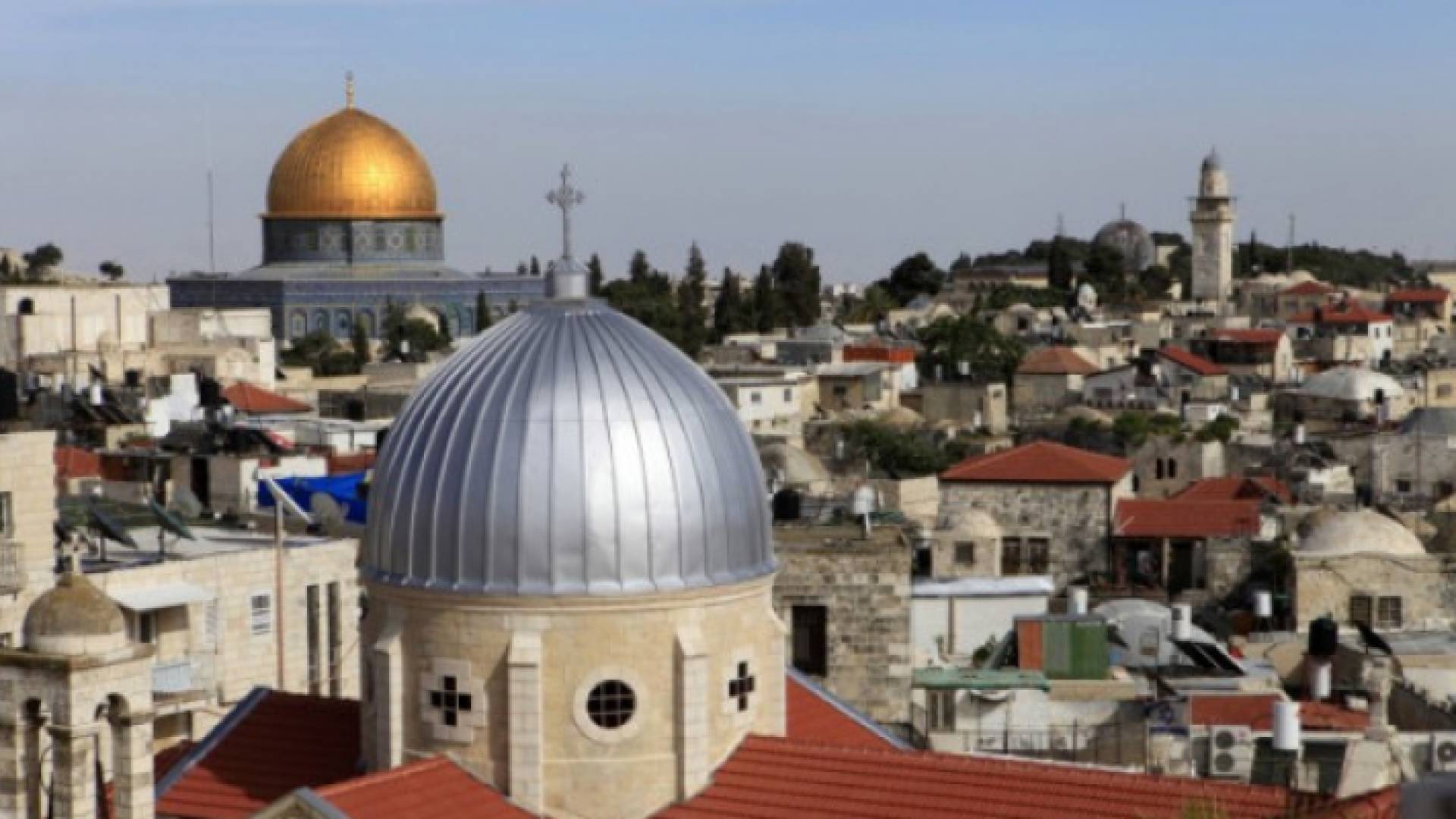 بطريركية القدس ترفض اجراءات الاحتلال في يوم سبت النور