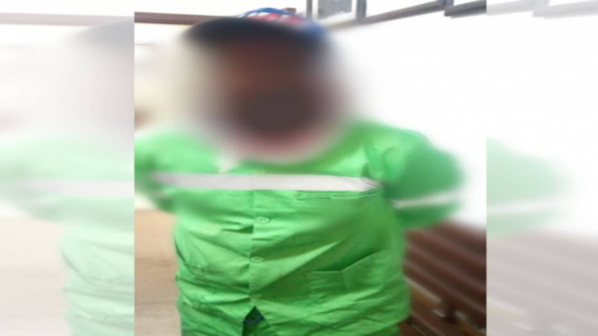 ضبط متسول يتنكر بزي عامل وطن في غرب عمان