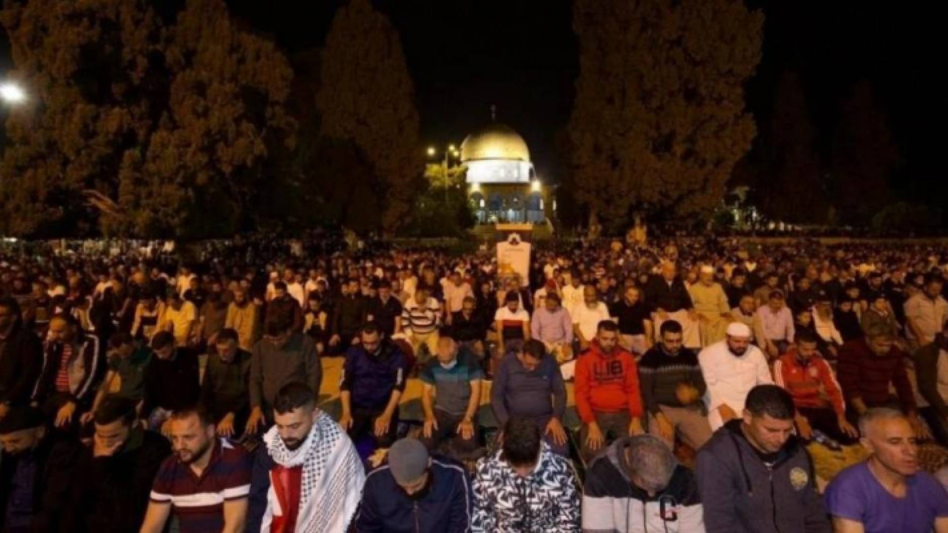 الآلاف يؤدون صلاة "الفجر العظيم" في الأقصى