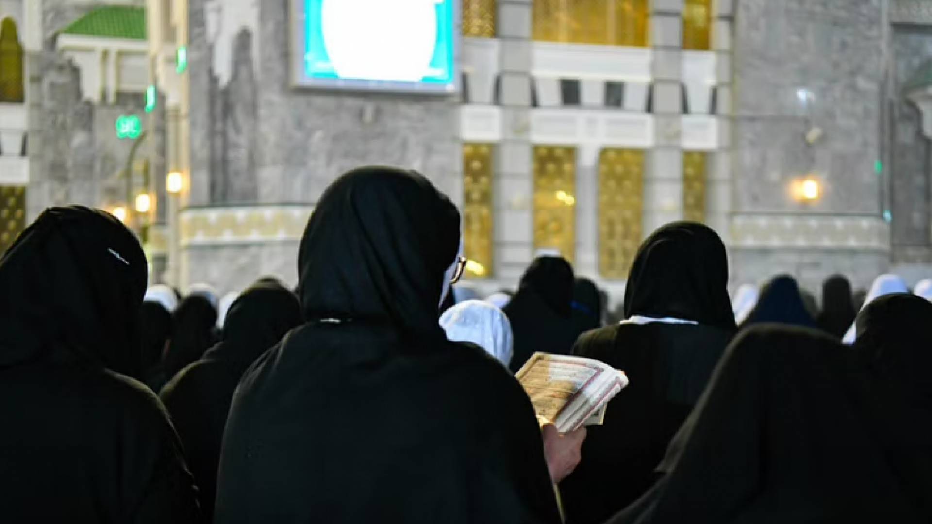 نساء في الحرم المكي