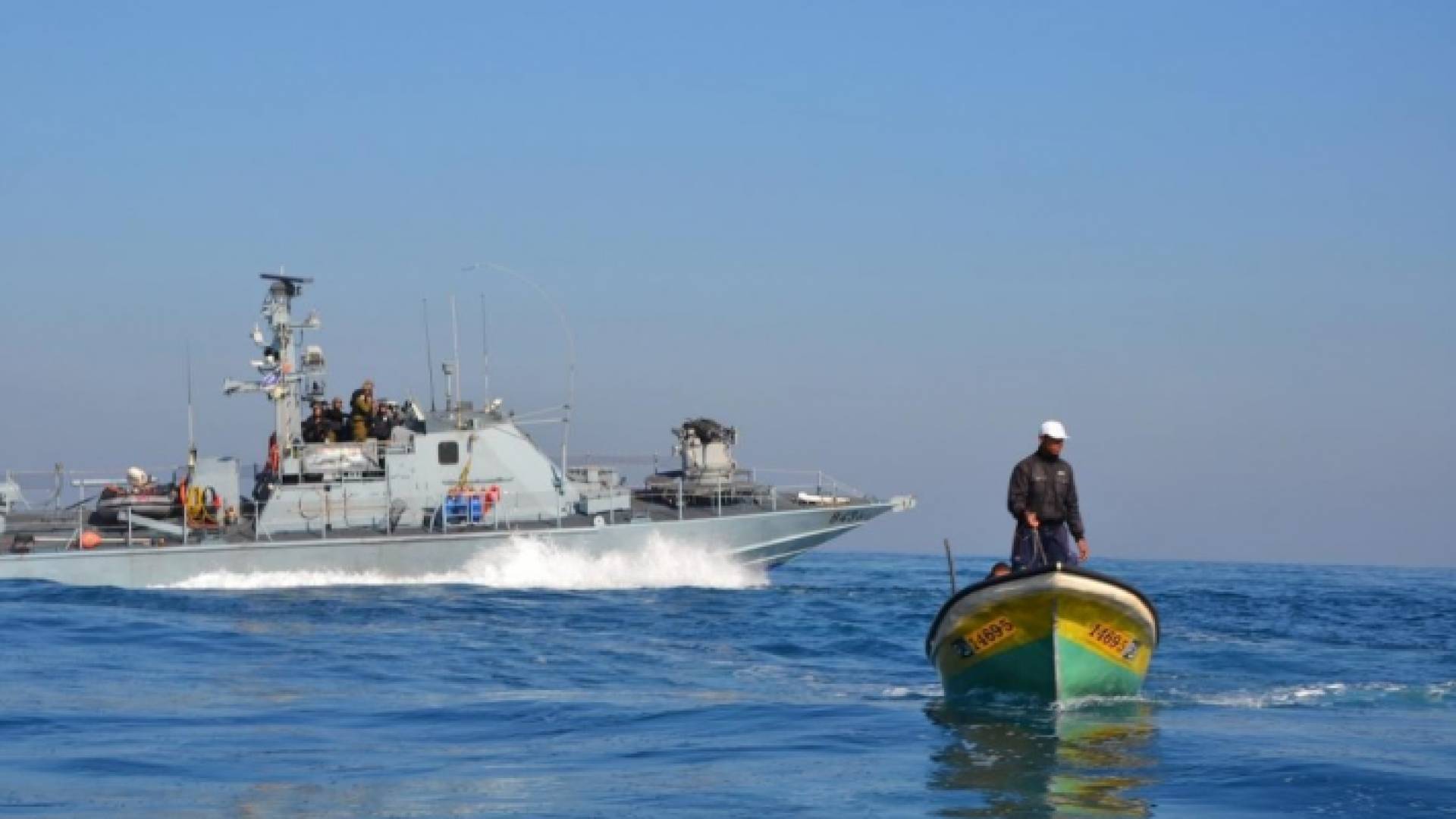 بحرية الاحتلال تهاجم صيادي غزة