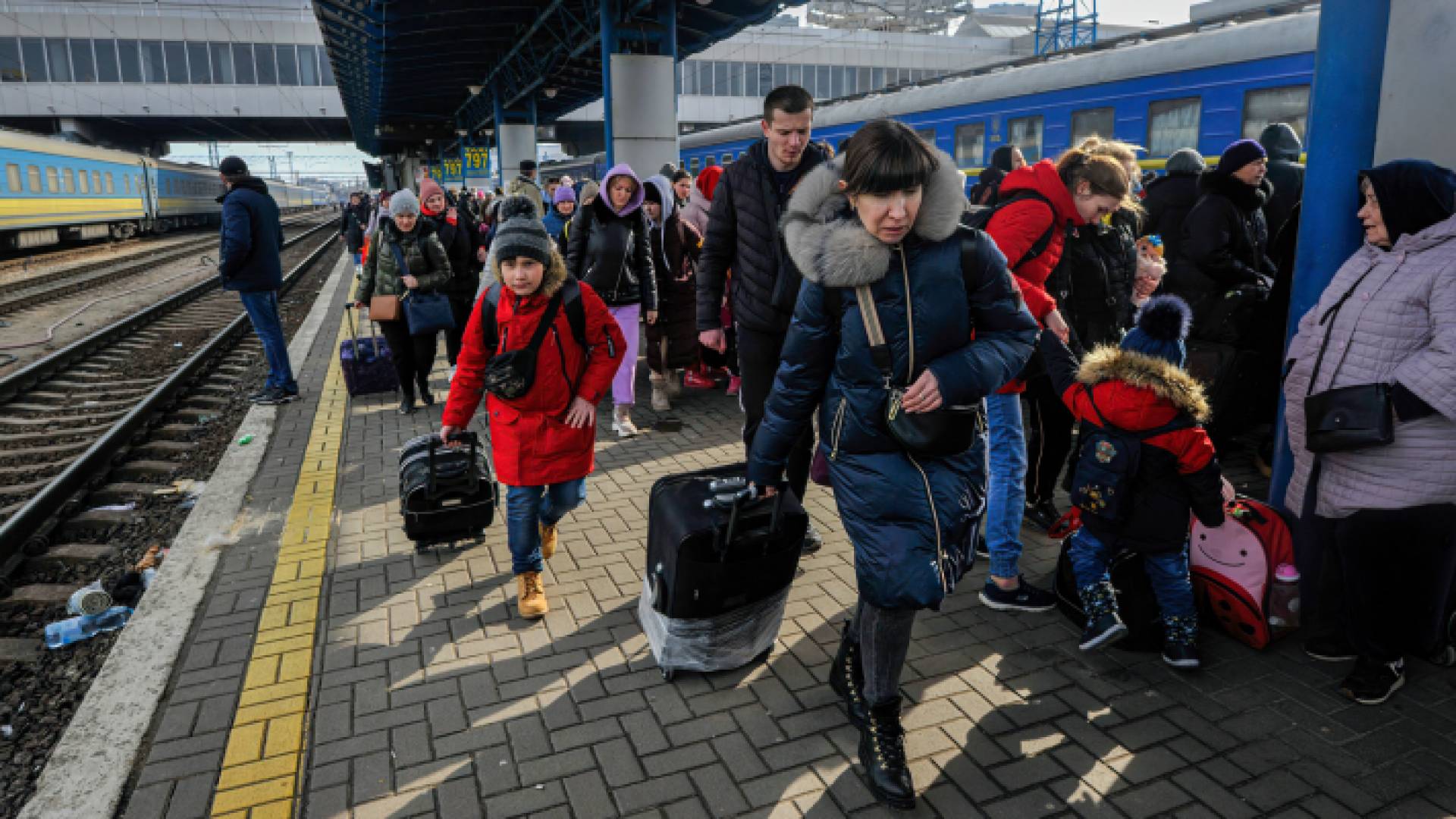 جانب من عمليات الإجلاء في ماريوبول