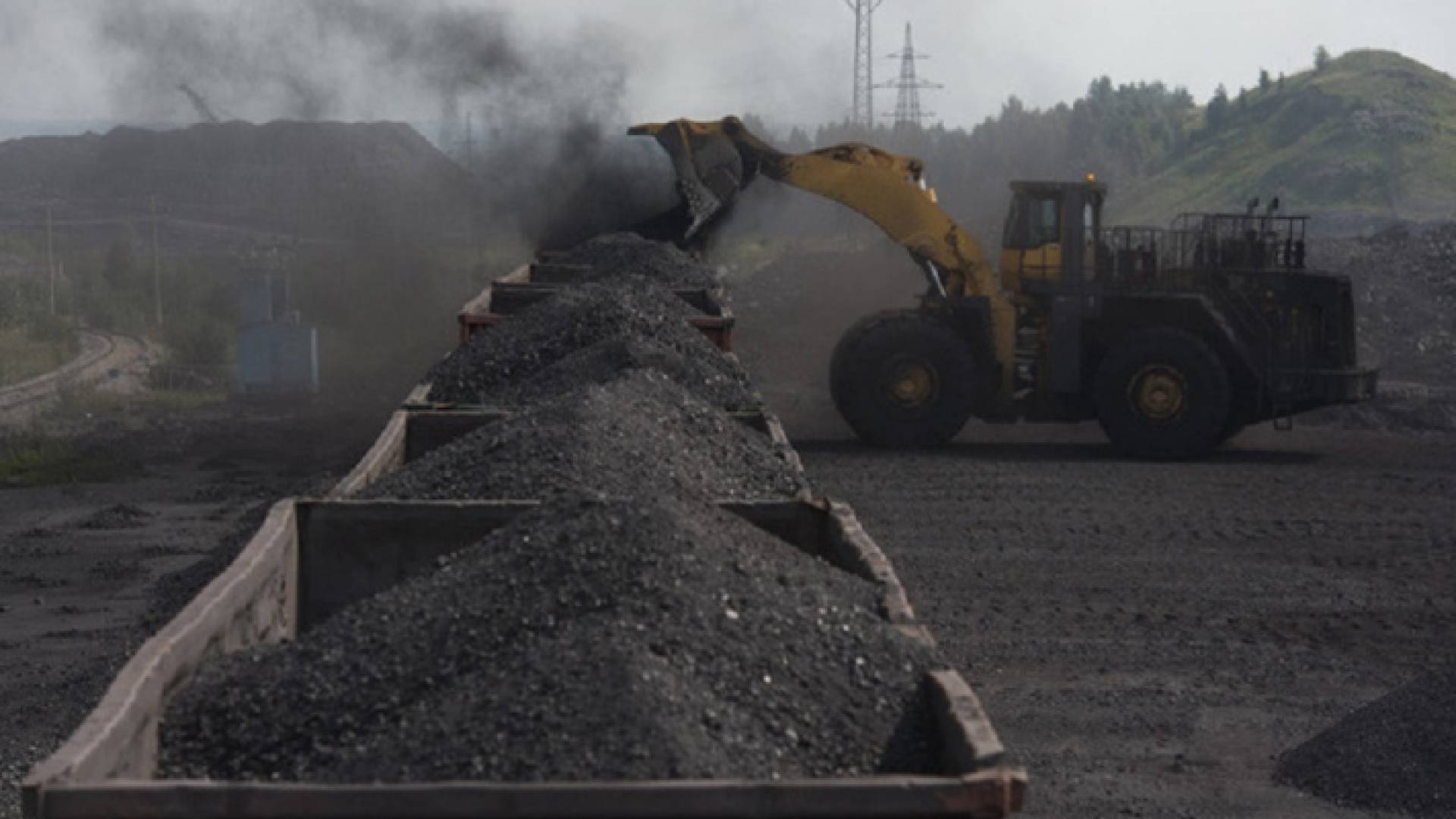 آلية تعمل في منجم فحم