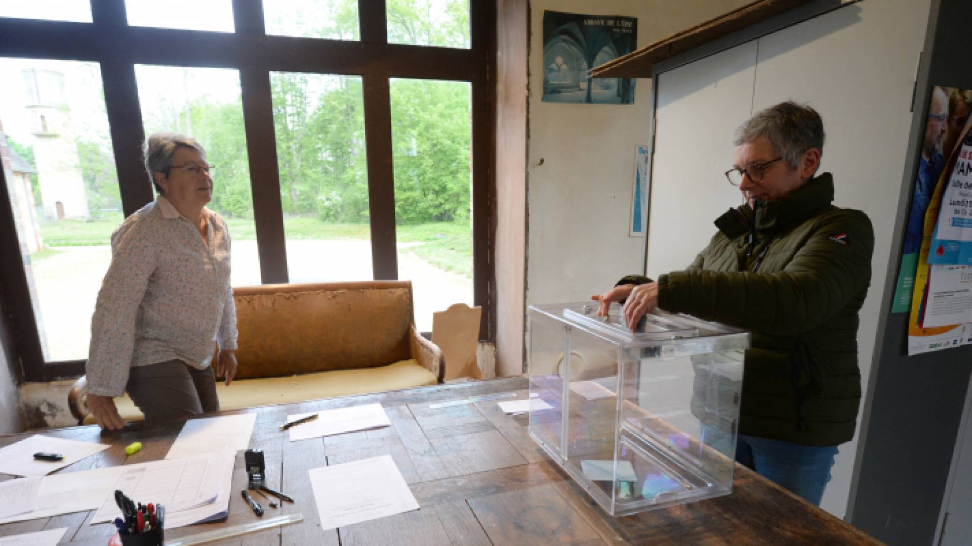 أحد مراكز الاقتراع للانتخابات الفرنسية