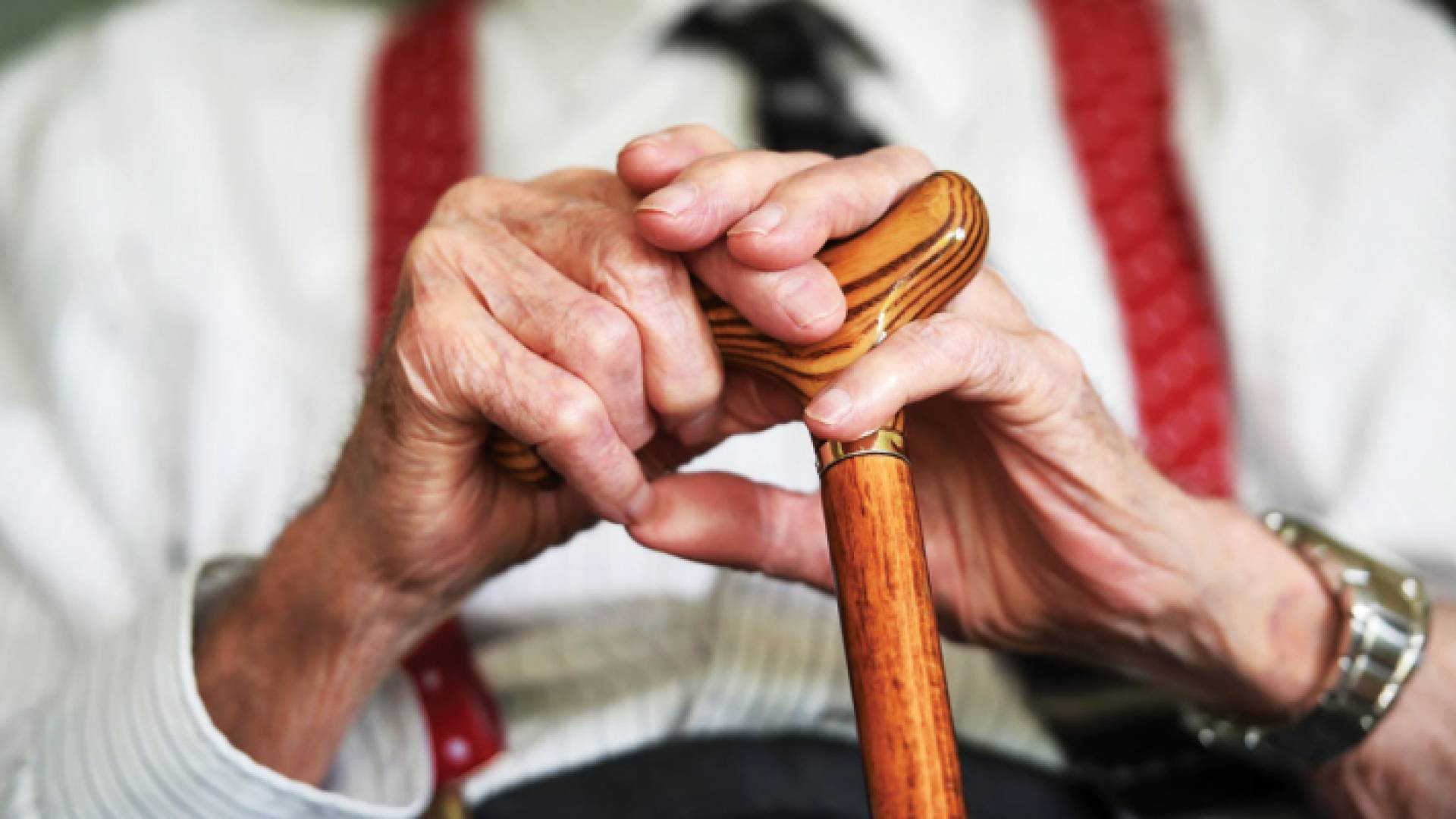 دراسة أمريكية: كبار السن أكثر كرما من الشباب