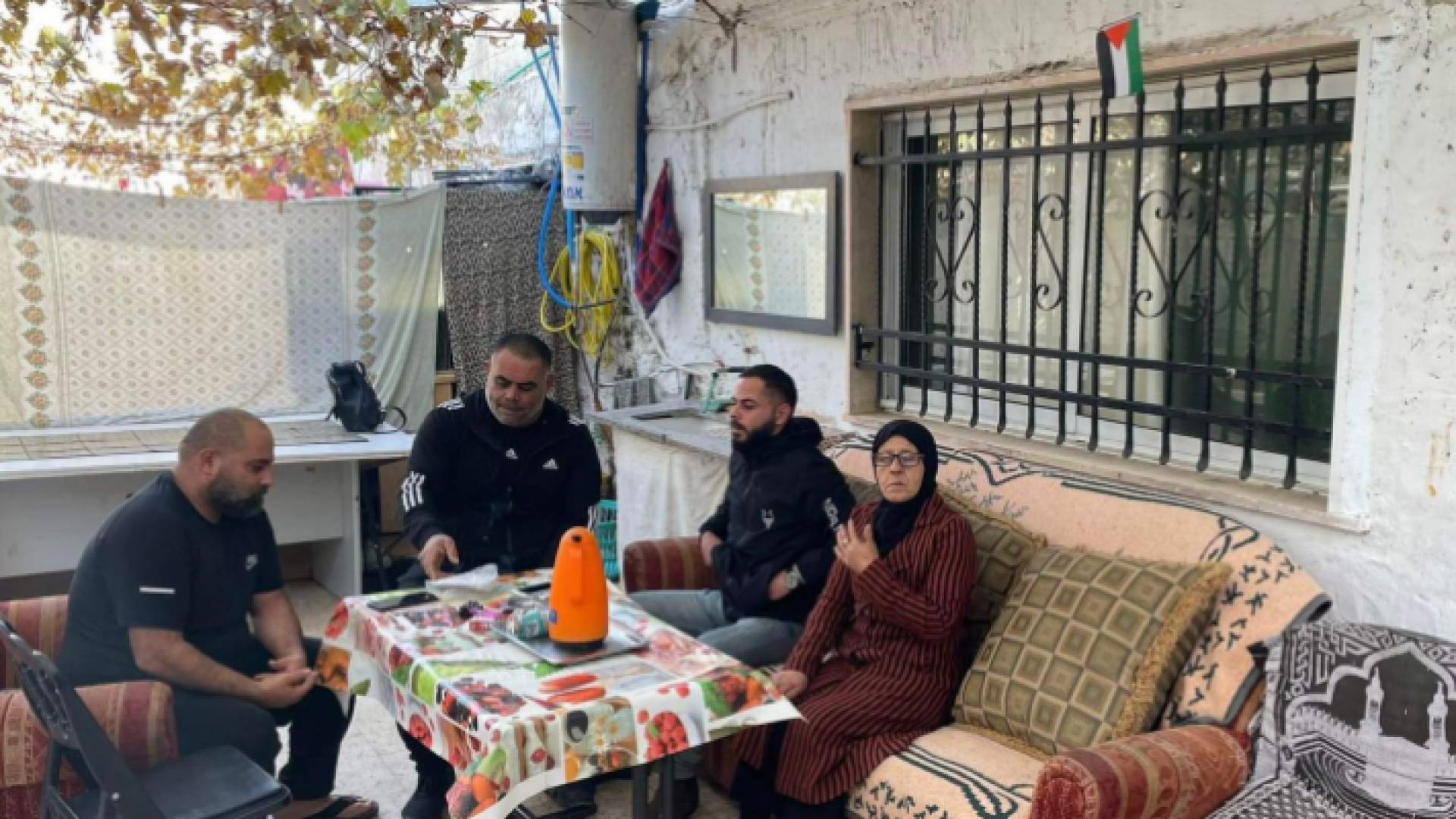 عائلة سالم في منزلها بحي الشيخ جراح - أرشيفية