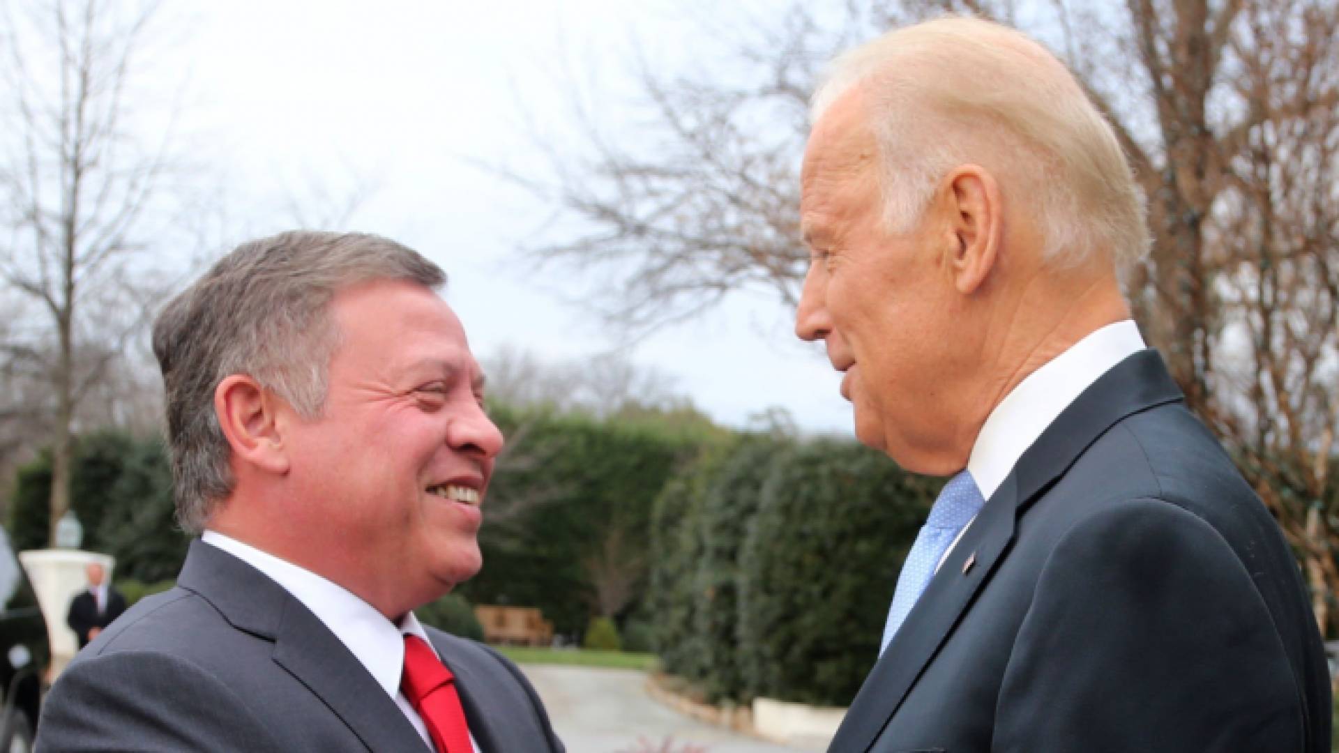 الملك وبايدن