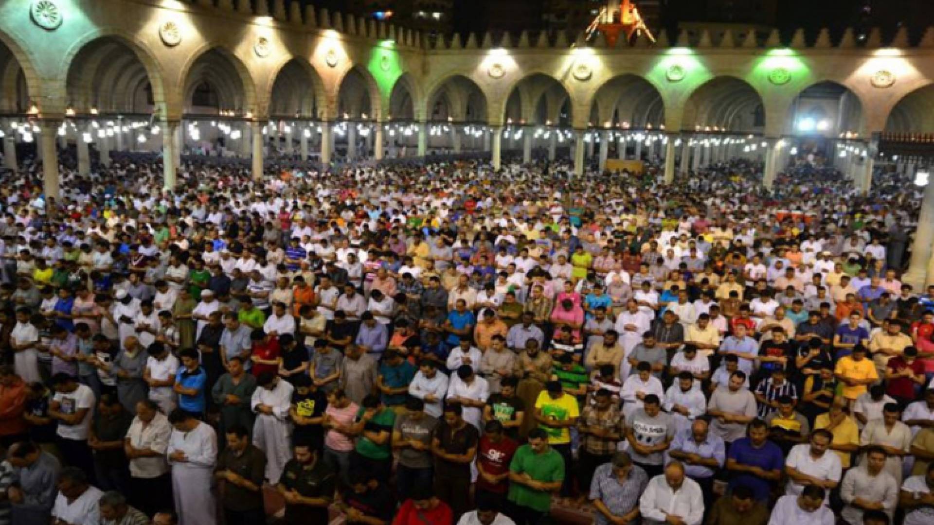 مصر تسمح بإقامة صلاة التهجد في المساجد من ليلة 27 رمضان