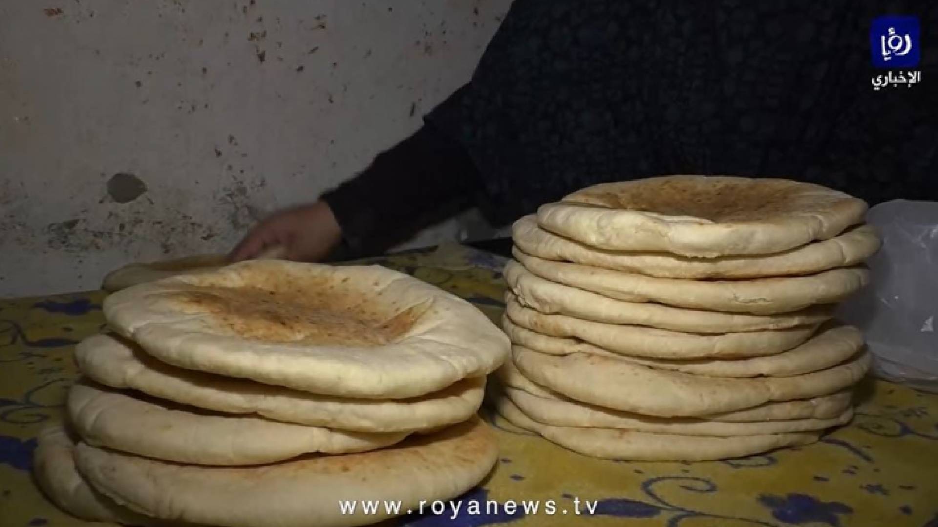 زوجان من غزة يطلقان مشروعا لصناعة الخبز البيتي لإعالة أسرتهما