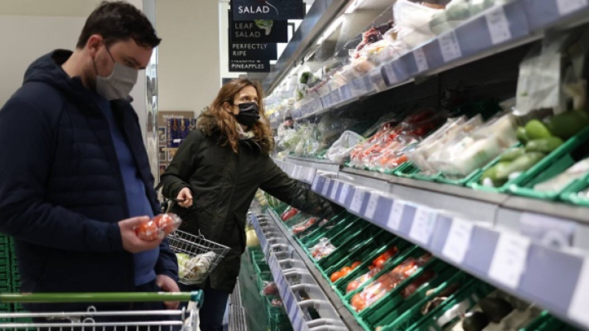 سوق للمواد التموينية - أرشيفية