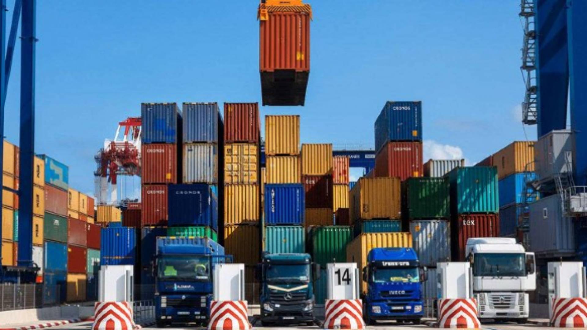 ميناء الحاويات