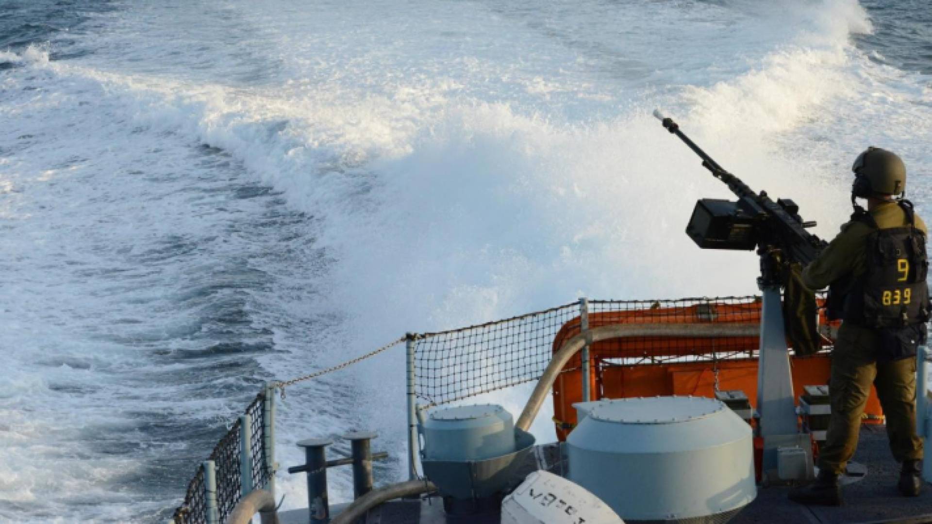 عنصر من قوات الاحتلال في بحر غزة - أرشيفية