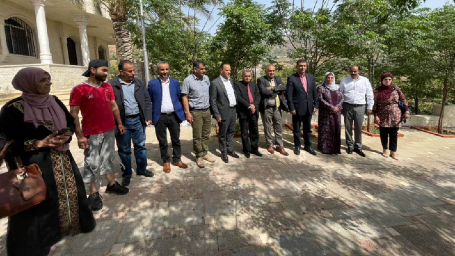 وزير الزراعة المهندس خالد الحنيفات يلتقي مزارعي الأسكدنيا