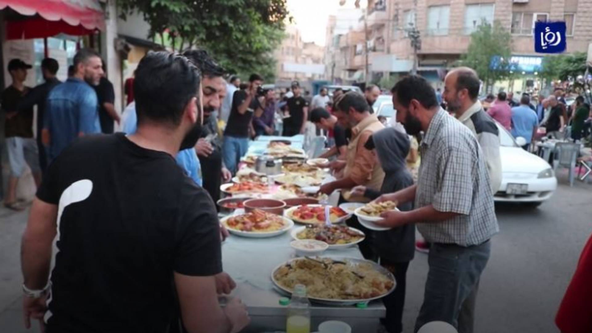 جانب من إفطار حي الحسين بالزرقاء