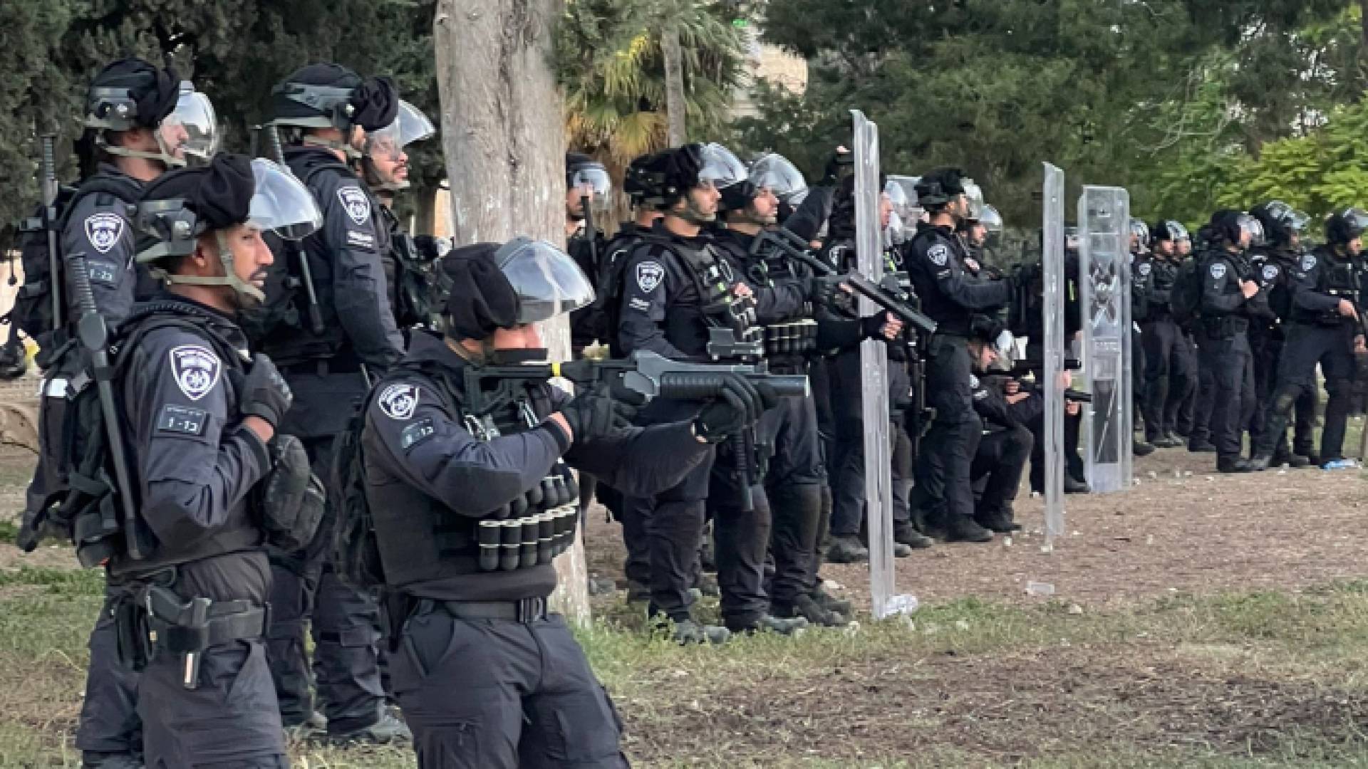 قوات الاحتلال تغلق أبواب المصلى القبلي وتحاصر أكثر من ألف مرابط بداخله