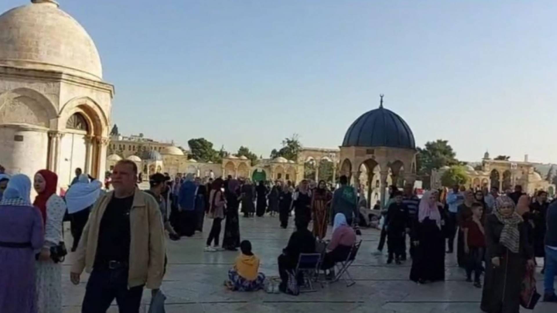 الصورة من باحات المسجد الأقصى