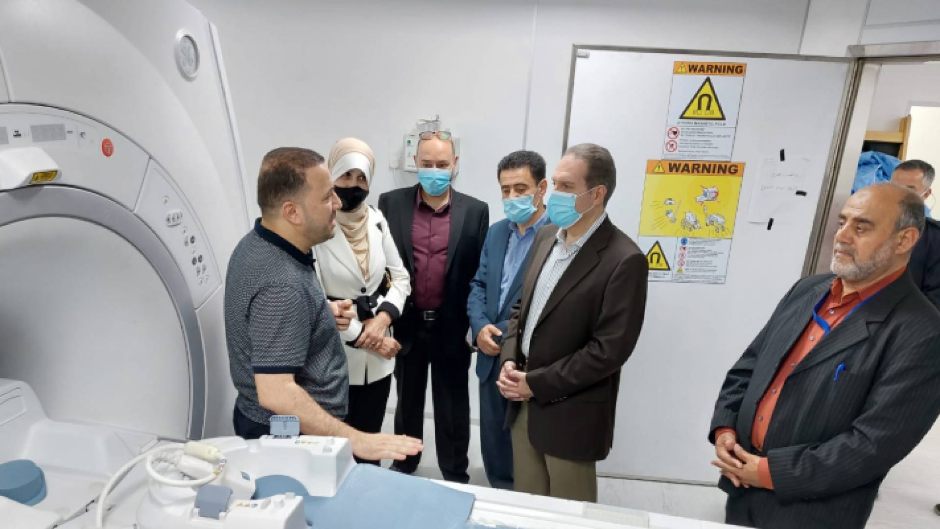 خلال زيارته أحد المستشفيات