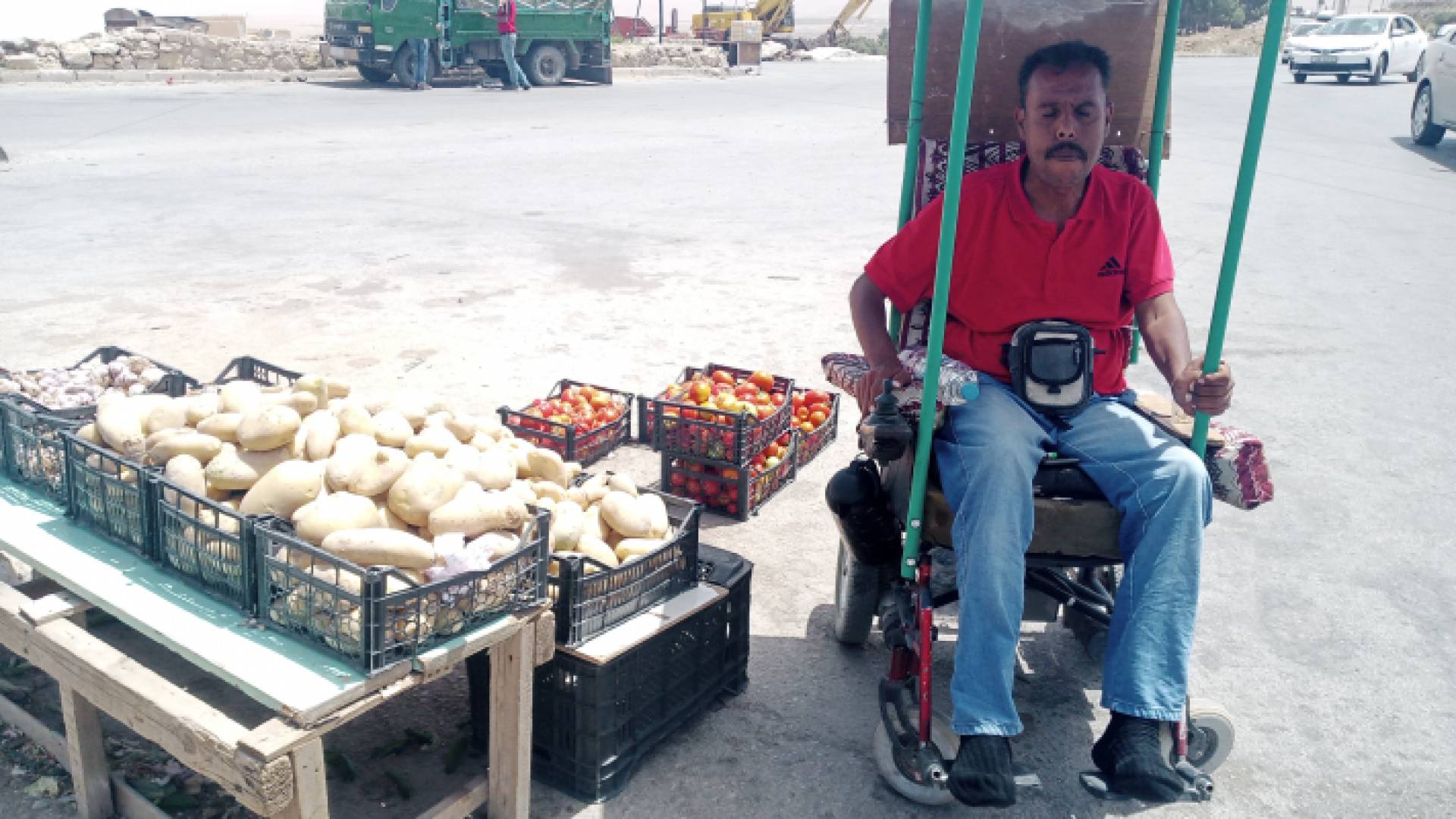 الكرك: أربعيني من ذوي الإعاقة يواجه الحياة بمزيد من العطاء والمثابرة والإصرار