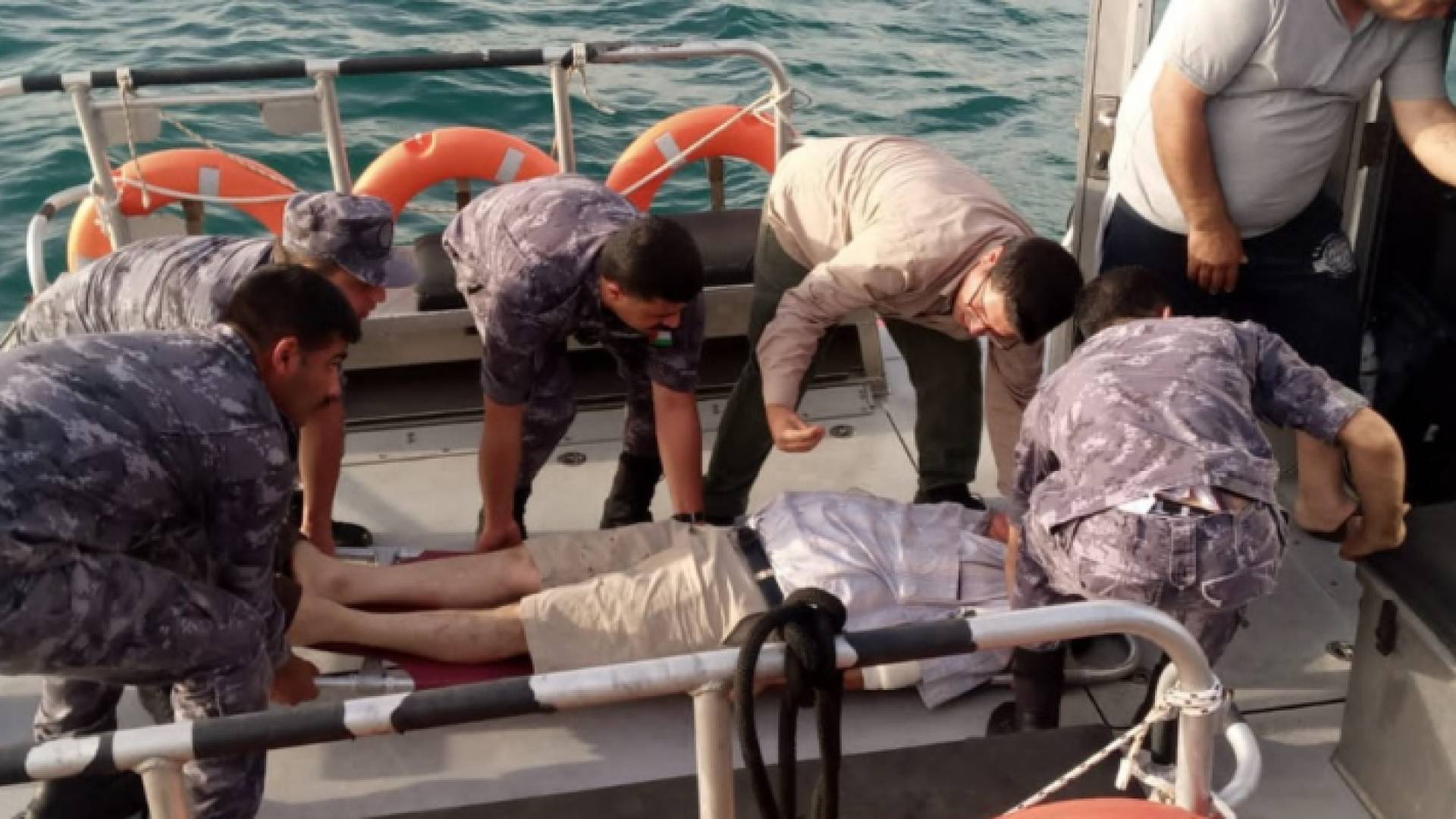 القوة البحرية والزوارق الملكية تنفذ سائحا في خليج العقبة