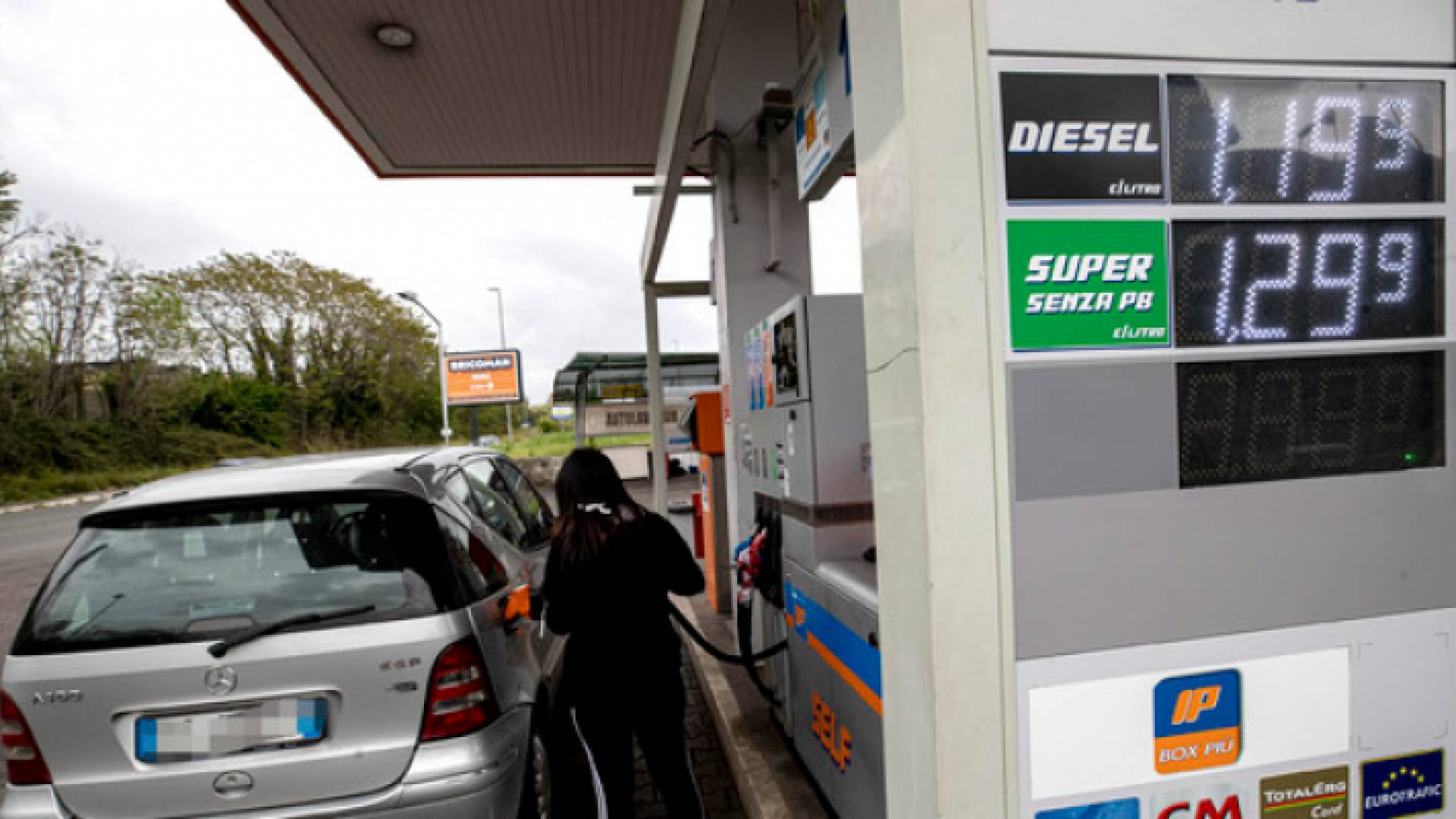 إيطاليا.. تخصيص 14 مليار يورو لدعم الأسر والشركات في مواجهة أرتفاع أسعار النفط